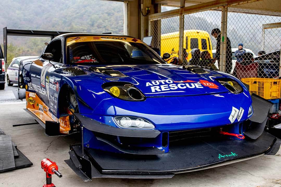 mistbahnさんのインスタグラム写真 - (mistbahnInstagram)「_ AUTO RESCUE 伊豆 with SCOOT Mazda FD3S RX-7 _ Shot on 20-Jan 2019 "CTAC(Central Time Attack Challenge)" at Central Circuit (Hyogo, Japan) driver: やばたん安東 photo: @mistbahn _ _ JP) 2019年01月20日、セントラルサーキットで開催されたCTAC(セントラル・タイムアタック・チャレンジ)で撮影。 _ _ #ctac #centralcircuit #セントラルサーキット #autorescue #オートレスギュー #scoot #スクートスポーツ #mazdarx7 #rx7 #fd3s #fdrx7 #rx7fd #tuningcartimeattack #trackcar #trackspec #trackstance #timeattack #timeattackjapan #a050 #advan #vortexracing #re雨宮 #reamemiya #endlessbrakes #sunoco #linkecu」3月25日 20時50分 - mistbahn