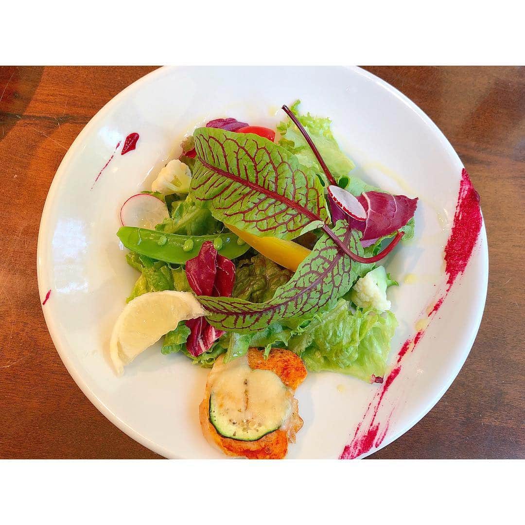 永井友梨さんのインスタグラム写真 - (永井友梨Instagram)「昨日はお休みでLUNCHへ🍴 もう12年目？の仲、落ち着くし楽しい、話すことは尽きない😊 またすぐ集まりたいなぁ💓  ともみもひかりも新生活ファイトp(^_^)q❣️ #宮崎ランチ」3月25日 20時56分 - nagai_y_r