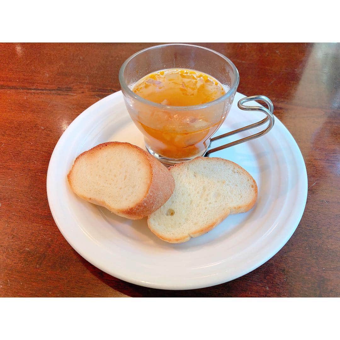永井友梨さんのインスタグラム写真 - (永井友梨Instagram)「昨日はお休みでLUNCHへ🍴 もう12年目？の仲、落ち着くし楽しい、話すことは尽きない😊 またすぐ集まりたいなぁ💓  ともみもひかりも新生活ファイトp(^_^)q❣️ #宮崎ランチ」3月25日 20時56分 - nagai_y_r