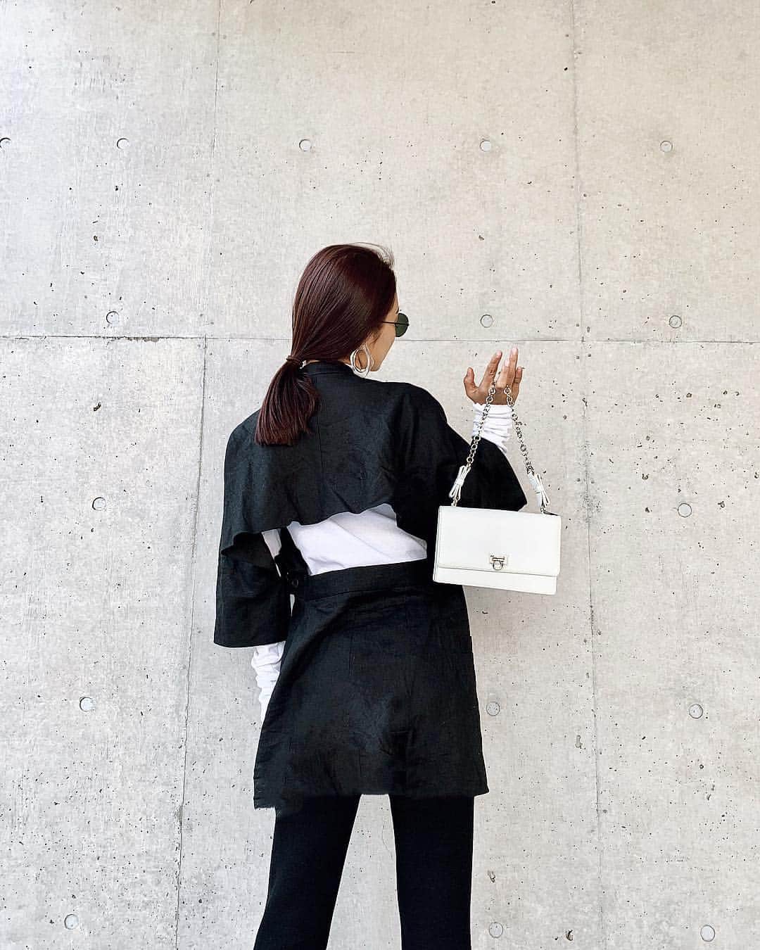 のインスタグラム：「jacket.. @iirot_official  earrings.. @klear___  bag.. @ferragamo @hedy_japan」