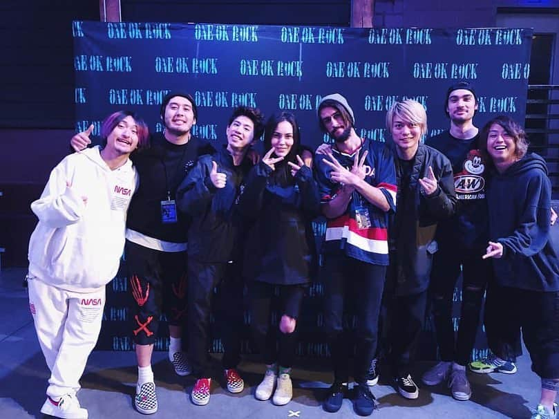 ONE OK ROCK WORLDさんのインスタグラム写真 - (ONE OK ROCK WORLDInstagram)「#repost @mikisftf  USA🇺🇸 tour is officially done! おつかれさま！Thank you so much to @oneokrockofficial guys for having us and being so so kind to us 💕 and to the @waterparks boys for all the hangs! NEXT STOP UK EU HEADLINE!!! _ #oneokrockofficial #eyeofthestorm #10969taka #toru_10969 #tomo_10969 #ryota_0809 #fueledbyramen #poobear #waterparks #standatlantic #eyeofthestormnorthamericatour2019」3月25日 20時53分 - oneokrockworld