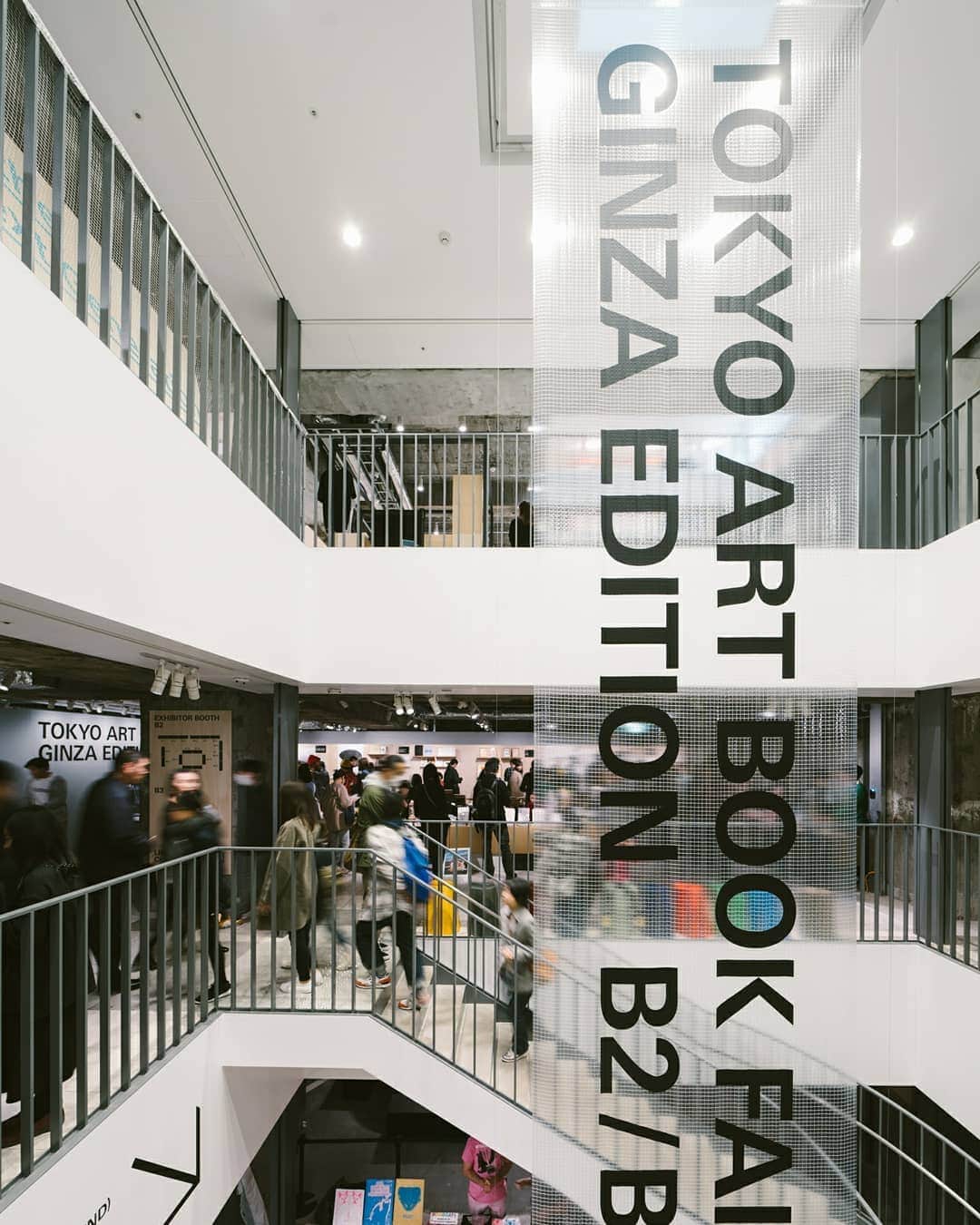 GINZA SONY PARK PROJECTさんのインスタグラム写真 - (GINZA SONY PARK PROJECTInstagram)「【会期延長】開催中の『#006 TOKYO ART BOOK FAIR: Ginza⁣ Edition』は、好評につき4/14(日)まで会期を延長！⁣ ⁣ ⁣週末の出展者ブースや展示会の追加開催に加え、アートブック販売機やZINE'S⁣ MATE SHOPなど引き続きお楽しみいただけます。  10店舗以上のカレー屋が日替わりで出店するCURRY TRUCKも4/14(日)まで延長します！ ⁣ ⁣お越しいただくたびに、きっとまた新たな出会いがあるかもしれません。ぜひ、お立ち寄りください。  #ginzasonypark⁣ #銀座ソニーパーク #GS89 #TABF #TOKYOARTBOOKFAIR #アートブック #ZINE #zinesmate #ZinesMateShop⁣ #artbook #読書 #本 #ginza #銀座」3月25日 21時05分 - ginzasonypark