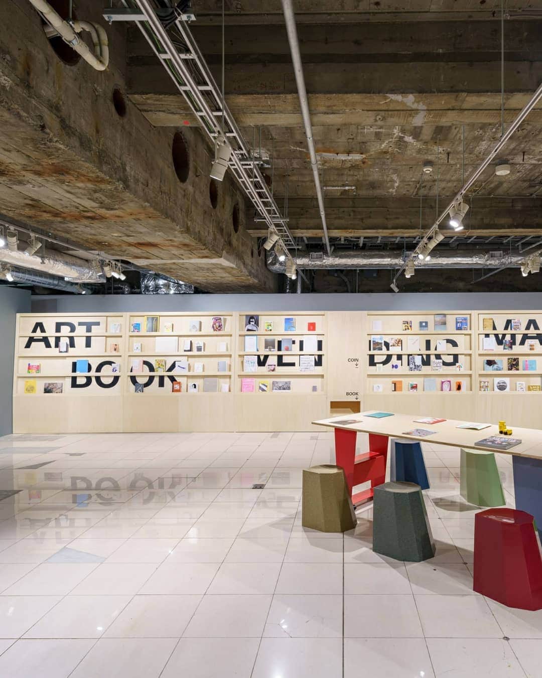 GINZA SONY PARK PROJECTさんのインスタグラム写真 - (GINZA SONY PARK PROJECTInstagram)「【会期延長】開催中の『#006 TOKYO ART BOOK FAIR: Ginza⁣ Edition』は、好評につき4/14(日)まで会期を延長！⁣ ⁣ ⁣週末の出展者ブースや展示会の追加開催に加え、アートブック販売機やZINE'S⁣ MATE SHOPなど引き続きお楽しみいただけます。  10店舗以上のカレー屋が日替わりで出店するCURRY TRUCKも4/14(日)まで延長します！ ⁣ ⁣お越しいただくたびに、きっとまた新たな出会いがあるかもしれません。ぜひ、お立ち寄りください。  #ginzasonypark⁣ #銀座ソニーパーク #GS89 #TABF #TOKYOARTBOOKFAIR #アートブック #ZINE #zinesmate #ZinesMateShop⁣ #artbook #読書 #本 #ginza #銀座」3月25日 21時05分 - ginzasonypark