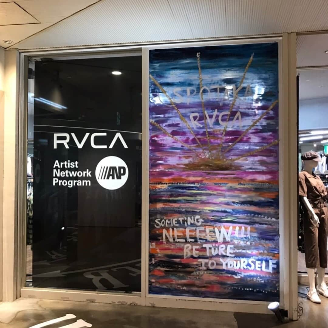 RVCA Japanさんのインスタグラム写真 - (RVCA JapanInstagram)「金曜日に @spotaka1992 にて開催された RVCA POP UP STORE のオープニングパーティーにお越しいただいた皆さま、ありがとうございました || @hana4 によるライブペイントで仕上げられた作品は、現在B2F店頭の入口にて展示中 || POP UP 最新情報は @spotaka_rvcapopupstore より || #rvcajapan #spotaka #スポタカ #hana4」3月25日 21時05分 - rvcajapan