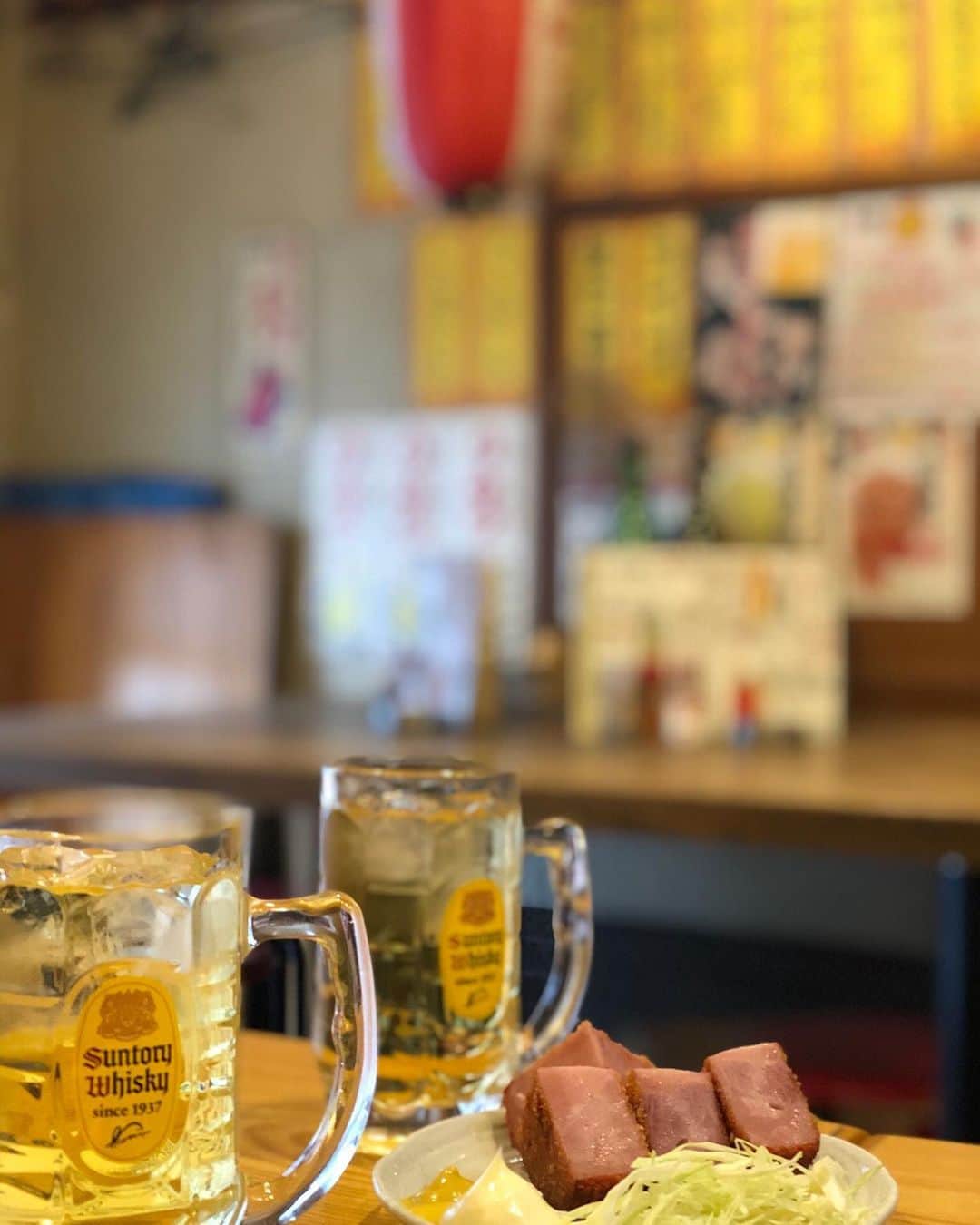 大政絢さんのインスタグラム写真 - (大政絢Instagram)「@miyamoto_yuri_  と浅草飲みした時😊 コラボ服着てきてくれた由梨ちゃん、ありがとう〜 あー美味しくて楽しかったー🍻 #浅草食べ歩き」3月25日 21時00分 - aya_omasa_official