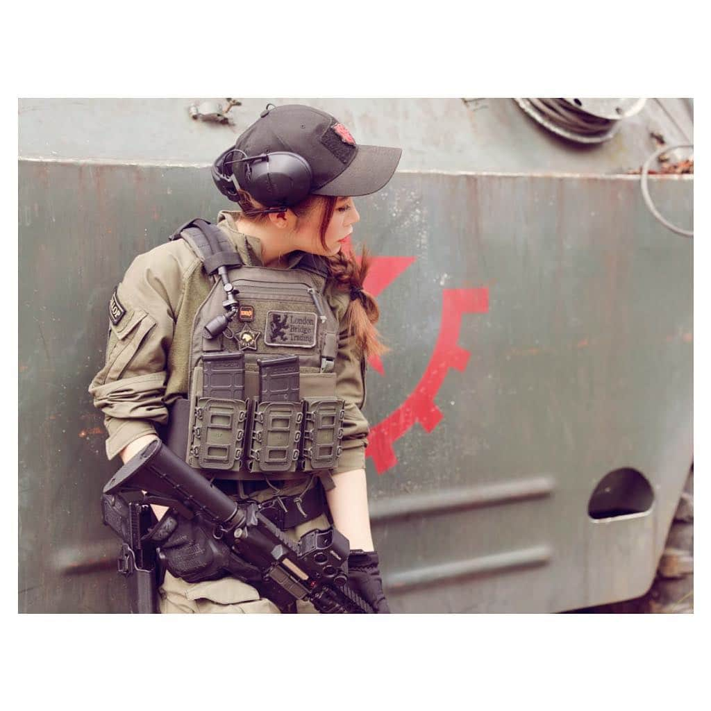 戦え‼︎ぴっちょりーなさんのインスタグラム写真 - (戦え‼︎ぴっちょりーなInstagram)「. . 今週は2回💖プライベートでサバゲー！！ . 楽しみ〜💖 . サバゲ始めた頃から 月1か2回は必ずプライベートであそんでるよ(^^)(^^)(^^) . . サバゲしないとストレス発散の場がなくてイライラしゃうwww . どのくらいのペースで遊んでるの？と . よく聞かれるから答えてみたよ💕 . サバゲ遊びにいってもSNSで、かかない時もあるからね💦 . . 最近はシューティングにもはまってるから それを含めると週一くらいという感じ笑 . . . 🖤使用BB弾🖤 . sponsord @bbgallop . . 🖤loadout 🖤 . . sponsord @risingsuntactical . . @lbtinc  @lbx.milsim  @lbx.tactical  @eg_usa  @smokegrenades  @eg_airsoft  @always_outnumbered_llc  @1legion_superfly  @knotgood.co  @americanmilsim  @tactical_hostyle @whoshotfirstllc . . . 🖤🖤🖤🖤PICCIOLINA☆SCHEDULE🖤🖤🖤🖤🖤 . . . . . .🔫モデル出演🔫 ★イベント★ military &サバゲー用品即売会 ビクトリーショー @risingsuntactical & @bbgallop ブース 3月31日(日) @浅草 (東京都立産業貿易センター) . . 🔫ゲスト出演🔫サバイバルゲームイベント ★イベント★コンバットマガジン取材 4月7日(日) @ FRONT LINE BATTLE FIELD 熊本 . . 🔫ゲスト出演🔫 サバイバルゲームイベント ★イベント★ギャロップ祭 4月21日(日) @survivalgamefield_queen 千葉県 . . 🛵ゲスト出演🛵 ★イベント★ 9月15(日)@福島 comingsoon . . . . . 🖤🖤🖤🖤🖤🖤🖤🖤🖤🖤🖤🖤🖤🖤🖤🖤🖤 🖤 .#scar  #airsofter#airsofters#airsoftgun#airsoftguns#ぴっちょりーな #piccholina #airguns#airgun#airsofterphoto#airsofting#airsoftwar#airsoftworld#airsoftjapan#airsoftgirl#girlswithguns#doairsoft#airsoft#サバゲー#サバゲー女子#銃#ミリタリー#military」3月25日 21時03分 - picciolina.airsoftgirl