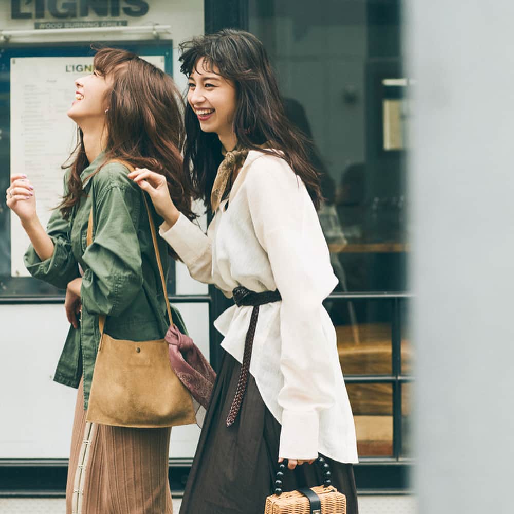 のインスタグラム：「5月号「好きな服着て生きていく！」特集では、働きながら、自分らしくおしゃれを楽しんでいる8名の方に取材をしました✨生き方もファッションも尊敬&マネしたくなることばかり。毎日の服選びが楽しくなるヒントが盛りだくさんです💓  取材にご協力頂いたのはこちらの方々です。 SEIKAさん(@seika_boo) 佐藤涼実さん(@suzumi_sato) 林聖子さん(@payacat) haru.さん(@hahaharu777) 岡清華さん(@okasaya) 辻愛沙子さん(Twitter👉ai_1124at_ ) ハヤカワ五味さん(@hayakawa53) 渡邉香織さん(@foxco_kaori) #cancam #cancam5月号」