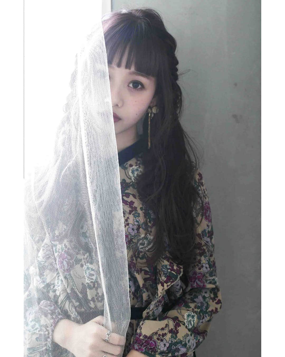クマモトタツヤさんのインスタグラム写真 - (クマモトタツヤInstagram)「. . #福岡のスイッチで髪切る女の子 #kumaID #kumaxHINATA  Hair cut-color-styling / HYUGA SAKIMOTO (switch) Make up / HYUGA SAKIMOTO (switch) Guest / HINATA (switch guest 1st) Photo / T.KUMAMOTO (switch)  #クマナリ #photobykumamoto」3月25日 21時08分 - tatsuya_kumamoto