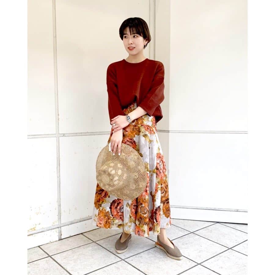 ジョンブルさんのインスタグラム写真 - (ジョンブルInstagram)「. JOHNBULL skirt lot.AK730 / ¥24,000+tax . JOHNBULL shirt lot.AS952 / ¥20,000+tax . ジャガード生地にオリジナルのダリアの花柄をプリントしたスカート。 . 同素材のオープンカラーシャツはワンピースのようにセットアップで着ても◎ . . #johnbull #johnbull privatelabo #womens #2019ss #spring #summer #glaringcolor #look #vintage #flower #shirts #skirts #pullover #ジョンブル #ジョンブルプライベートラボ #ヴィンテージフラワー #花柄 #シャツ #スカート」3月25日 21時08分 - johnbull_private_labo