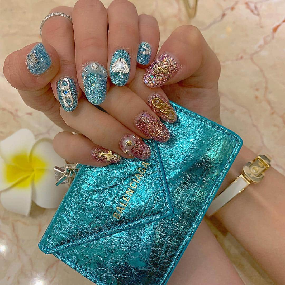 のインスタグラム：「NEWNAIL👠﻿ 佐原ひなたのインスタ見た!!﻿ と予約で、同じネイル8100円🦋﻿ @lapis_kotoko  ありがとうございます😊﻿ ﻿ お財布change🥺バレンシアガのBLUEの﻿ ミニウォレット❤︎私がBLUE珍しいでしょ？﻿ かーいー😆﻿ ﻿ ﻿ #follwme #fashion #followhim #follow4follow #instaday #instalike #instadaily #instacute #love #redhair #followme  #code  #fashion  #followforfollow ﻿﻿﻿﻿#맞팔 #선팔 #소통  #맞팔해요 #소통해요#f4f #l4l #instagood #followme #ootd ﻿﻿﻿﻿﻿﻿﻿﻿﻿﻿﻿﻿ #followforfollowback#follow4followback﻿﻿ #ネイル #nail #spring﻿ ﻿ ﻿ ﻿」