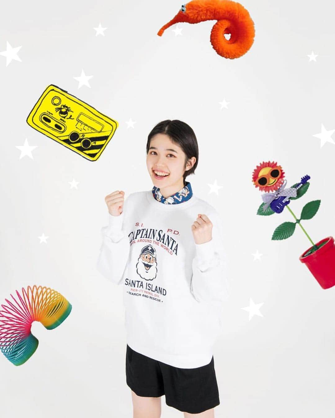 ginza magazineさんのインスタグラム写真 - (ginza magazineInstagram)「GINZA女子の1ヶ月着まわし⠀⠀⠀ お父さんの洋服ダンスから〈キャプテンサンタ〉のトレーナーを発見。⠀ ロゴもイラストも超かわいい。オソロの柄シャツを合わせて、コーディネートしちゃお♪ ⠀ 昭和のおもちゃって手触りとか、動きとか、表情とか、クリエイティビティを刺激するものが多いよね。これ、記事にしたらおもしろいかも。⠀ よーし原稿書くぞ。1ヶ月どうもありがとう。また会いましょう👋👋⠀ ⠀⠀ 24.Mar.2019⠀⠀⠀ @ginzamagazine⠀⠀⠀ ⠀⠀⠀ #style #fashion #ootd #1ヶ月着まわし #1ヶ月コーデ #FUMIちゃん #文ちゃん #GINZA女子の1ヶ月着まわし #キャプテンサンタ  #昭和」3月25日 21時11分 - ginzamagazine