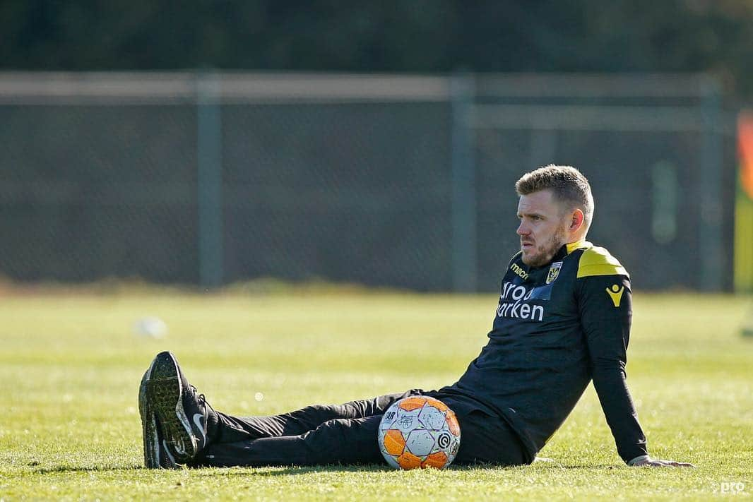 フィテッセさんのインスタグラム写真 - (フィテッセInstagram)「Waiting for the international break to be over like... 😑  #Vitesse」3月25日 21時16分 - mijnvitesse