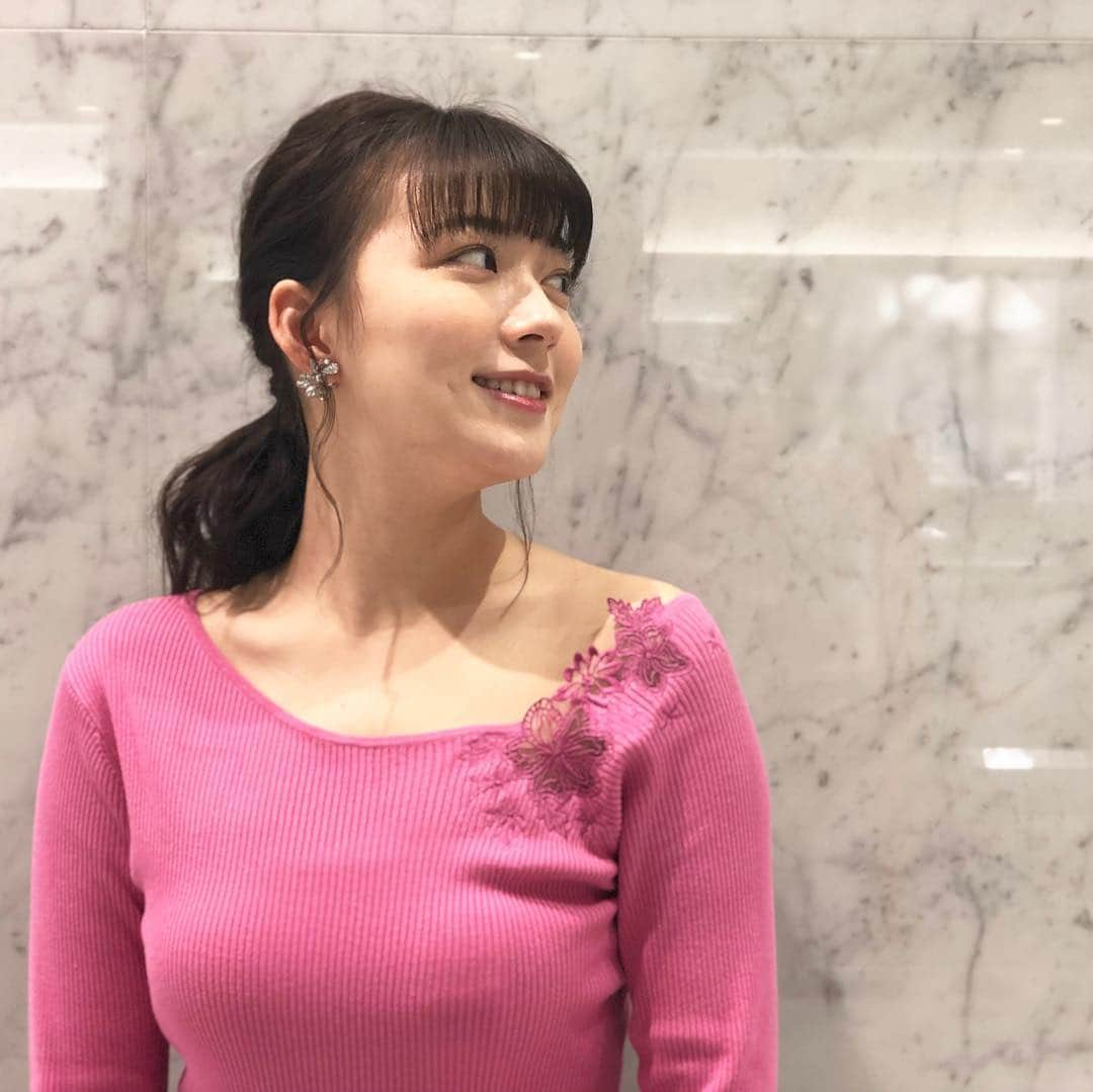 フジテレビ「めざましテレビ」さんのインスタグラム写真 - (フジテレビ「めざましテレビ」Instagram)「3月22日（金）きょう何着て行く？ ・ ファッション雑誌CanCamとコラボした お天気コーナー「きょう何着て行く？」 阿部華也子ちゃんの毎日のコーデを紹介♪ ・ 【きょうのコーデ】 コート→#31Sonsdemode 1万3000円 ニット→#WILLSELECTION 8900円 パンツ→#31Sonsdemode 8900円 靴→#セヴントゥエルヴサーティ2万円 ピアス→#Phoebe+ 4200円 ・ 【コーデのポイント】 今シーズン気になるスカーフをベルトとして 取り入れた感度高めのコーデ🎀 コートやニットをピンクで女性らしくまとめたので ボトムはネイビーのワイドパンツで スタイリッシュに仕上げると好バランス🙆‍♀️ ・ #めざましテレビ #きょう何着て行く？ #阿部華也子 #今日のコーデ#コーデ #CanCam #今日のファッション#ootd #きょう何着て行く？は月〜金朝6時22分ごろ放送！」3月25日 21時17分 - mezamashi.tv