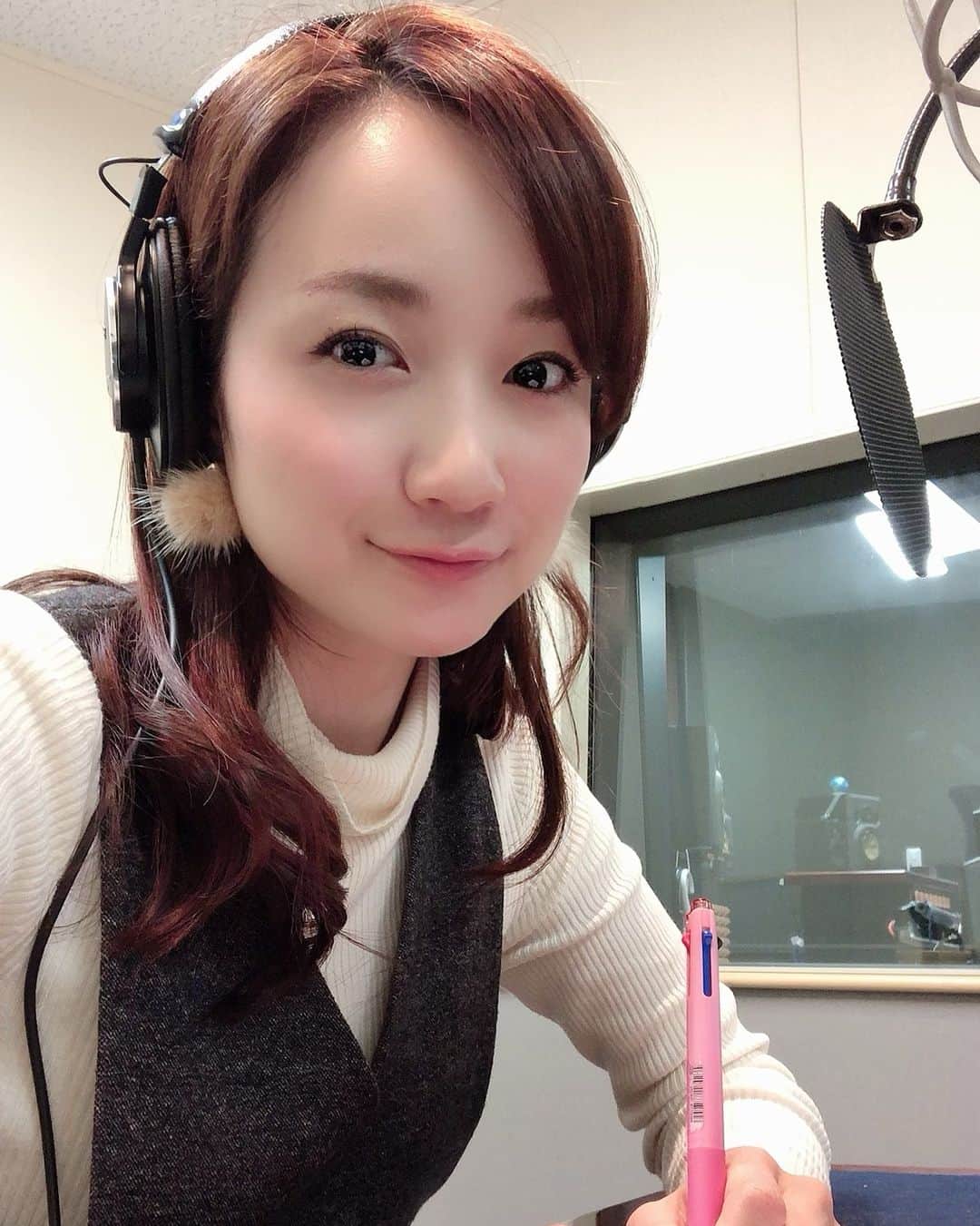 松原江里佳さんのインスタグラム写真 - (松原江里佳Instagram)「今日はナレーション収録🎙 「WWEナビ レッスルマニアあるあるランキング」 初回放送は26日19時45分〜J SPORTS3🤼‍♀️ リピート放送もあります😊❤️ レッスルハッスル！ ✨ #wwe #レッスルマニア  #世界 #大会 #スポーツ #sports  #jsports #ナレーション #スターダスト #フリーアナウンサー #でこ」3月25日 21時23分 - erika_matsubara