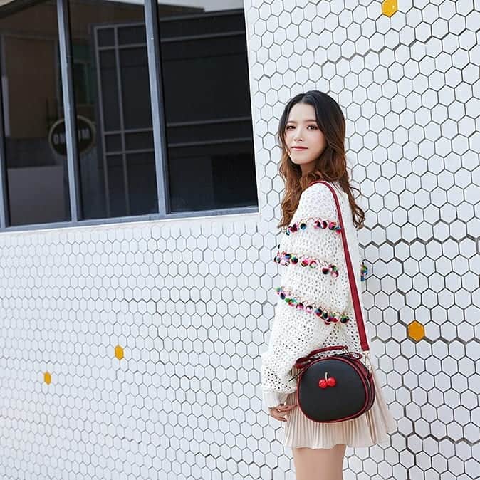 SweetHeart ショップさんのインスタグラム写真 - (SweetHeart ショップInstagram)「チェリー ミニショルダーバッグ SHB272401  商品番号【SHB272401】 【送料込み3580円】  こちらのWEBでこのままご購入いただけますよ。  #バックパック #リュック #ミニバッグ #フェミニン #ハンドバッグ #大人ガーリー #ミニショルダーバッグ #snidel #プチプラ #プチプラファッション #l4l #プチプラコーデ #秋ファッション #l4f #秋コーデ #ザラジョ#ママファッション #baseec #ザラ #ユニクロ #ジーユー #lfl #スナイデル #今日のコーデ #レディースファッション #zara #秋物 #秋服 #韓国ファッション#オルチャンファッション」3月25日 21時23分 - sweetheartstore0711