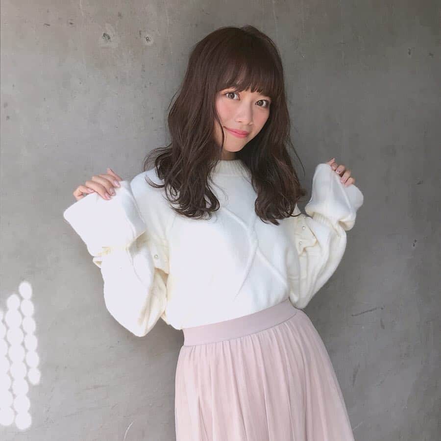 牧野桃美さんのインスタグラム写真 - (牧野桃美Instagram)「. . #ももこーで 🍑 ▫️Knit / #toccocloset . ▫️Skirt / #supremelala . まだ寒いから、春ニット着てるよ✨ . . . . . . . . #sサイズ#155cm #今日のコーデ#きょコ#code#女の子#プチプラコーデ#お洒落さんと繋がりたい#코디#스타일링#패션스타그램#데일리#데일리룩#옷스타그램#女の子#sexy#followme#cordinate#outfit#ootd#チュールスカート#白ニット」3月25日 21時26分 - momomi_makino