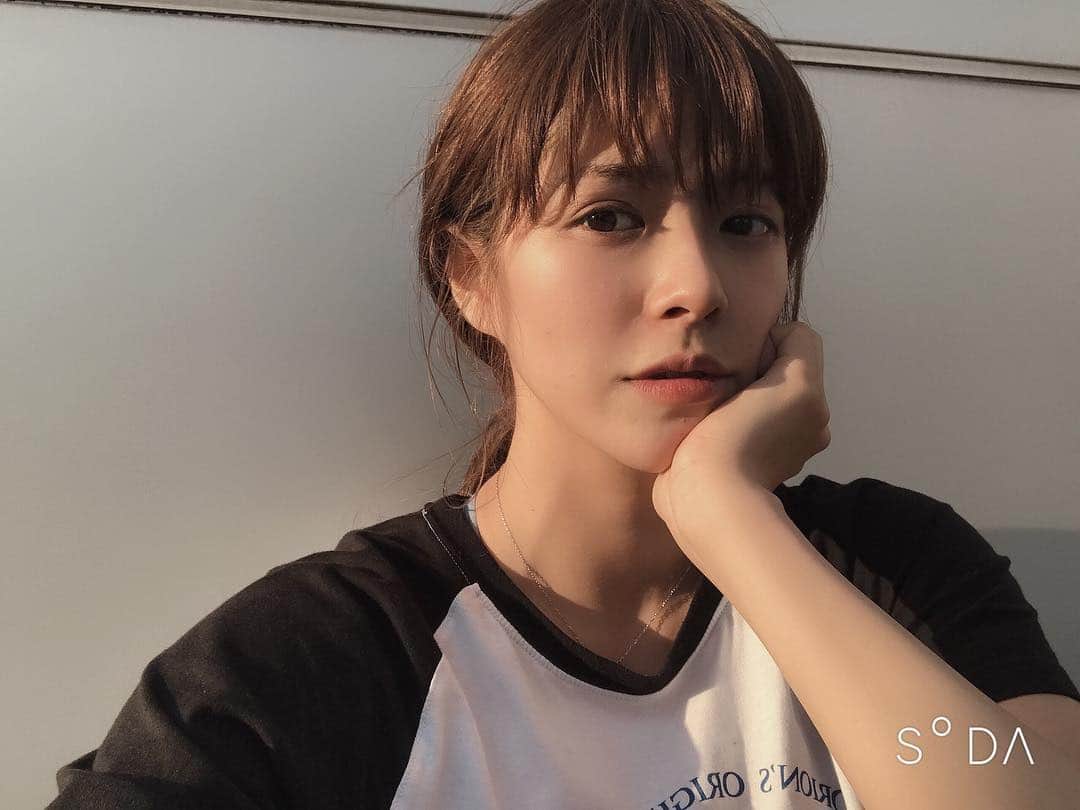 わちみなみさんのインスタグラム写真 - (わちみなみInstagram)「明日は﻿ ﻿ 劇団さまぁ〜ずの旗揚げ公演﻿ ﻿ 新説 桃太郎🍑﻿ ﻿ 19時〜﻿ ﻿ 出演いたします✨﻿ ﻿ ﻿ わたしが自分に課したバク転、﻿ ﻿ 成功するのか⁉️﻿ ﻿ ﻿ 今日も昨日も稽古続きでしたが﻿ ﻿ 笑いが止まりません☺︎﻿ ﻿ 劇団の仲間に入れてもらえて﻿ 本当によかった...♩﻿ ﻿ 明日は精一杯楽しみます(๑˃̵ᴗ˂̵)❗️ 4枚目は 今日リハーサルで @kashioatsuki  カシオくんがくれた フリスク。サプリの量。  #わちみなみ #劇団さまぁ〜ず #草月ホール #楽しみ」3月25日 21時27分 - wacchime