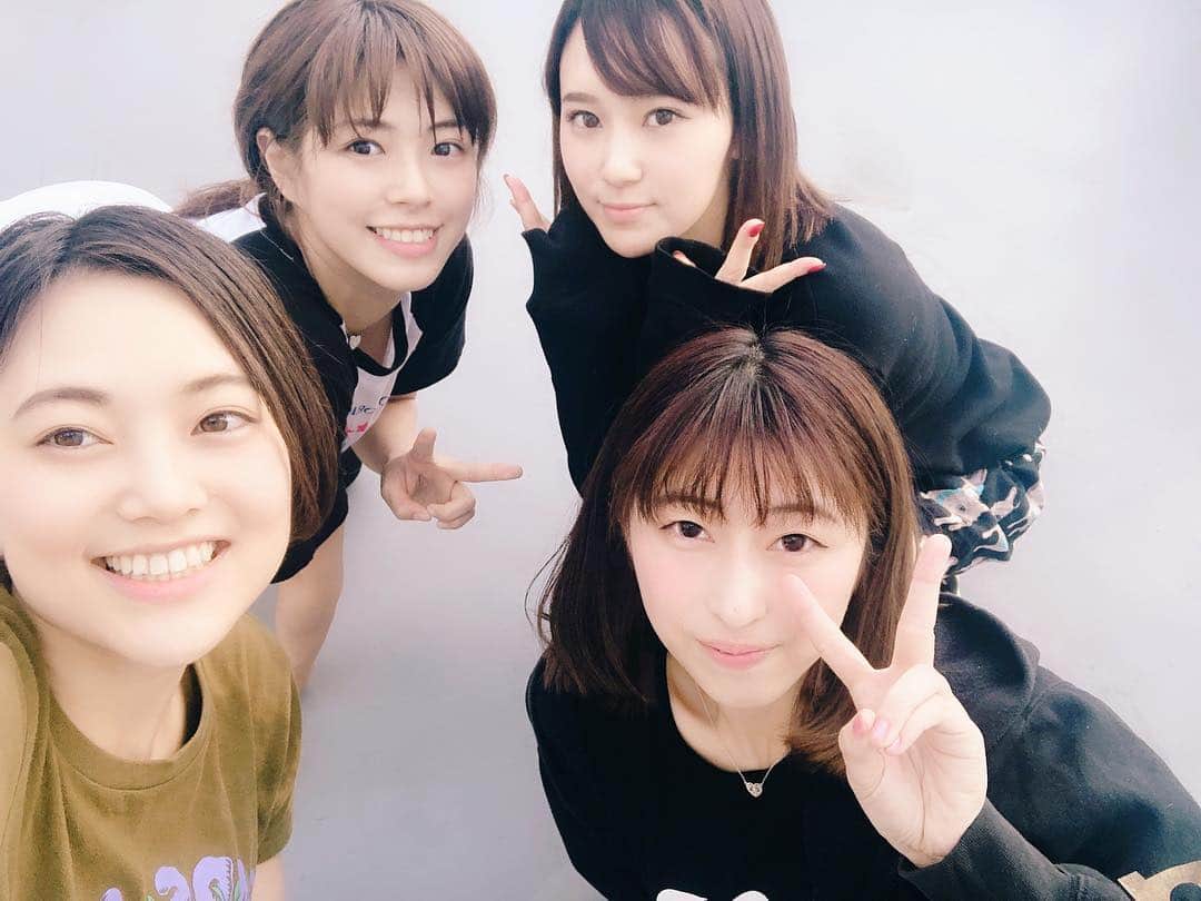 わちみなみさんのインスタグラム写真 - (わちみなみInstagram)「明日は﻿ ﻿ 劇団さまぁ〜ずの旗揚げ公演﻿ ﻿ 新説 桃太郎🍑﻿ ﻿ 19時〜﻿ ﻿ 出演いたします✨﻿ ﻿ ﻿ わたしが自分に課したバク転、﻿ ﻿ 成功するのか⁉️﻿ ﻿ ﻿ 今日も昨日も稽古続きでしたが﻿ ﻿ 笑いが止まりません☺︎﻿ ﻿ 劇団の仲間に入れてもらえて﻿ 本当によかった...♩﻿ ﻿ 明日は精一杯楽しみます(๑˃̵ᴗ˂̵)❗️ 4枚目は 今日リハーサルで @kashioatsuki  カシオくんがくれた フリスク。サプリの量。  #わちみなみ #劇団さまぁ〜ず #草月ホール #楽しみ」3月25日 21時27分 - wacchime