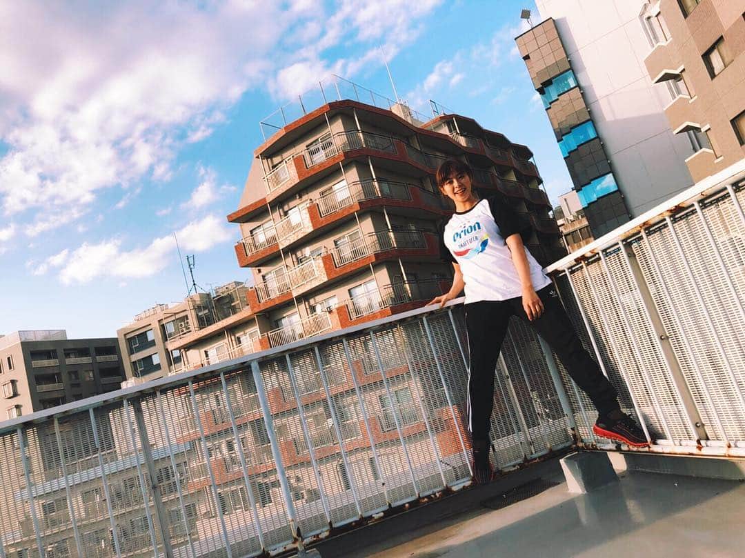 わちみなみのインスタグラム：「明日は﻿ ﻿ 劇団さまぁ〜ずの旗揚げ公演﻿ ﻿ 新説 桃太郎🍑﻿ ﻿ 19時〜﻿ ﻿ 出演いたします✨﻿ ﻿ ﻿ わたしが自分に課したバク転、﻿ ﻿ 成功するのか⁉️﻿ ﻿ ﻿ 今日も昨日も稽古続きでしたが﻿ ﻿ 笑いが止まりません☺︎﻿ ﻿ 劇団の仲間に入れてもらえて﻿ 本当によかった...♩﻿ ﻿ 明日は精一杯楽しみます(๑˃̵ᴗ˂̵)❗️ 4枚目は 今日リハーサルで @kashioatsuki  カシオくんがくれた フリスク。サプリの量。  #わちみなみ #劇団さまぁ〜ず #草月ホール #楽しみ」