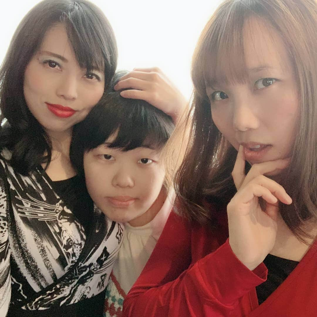 和泉杏さんのインスタグラム写真 - (和泉杏Instagram)「最近、SNS離れしてしまっておりました(￣▽￣;) . これだけの出演がありましたが、 全然更新しておりませんでした。。 . ■3/19（火）アイドルライブ『JOINT』 ♪3/20（水）テレビ埼玉『マチコミ』 ★3/21（木祝）ゴールドの企画のみ出演 ■3/22（金）新道竜巳と大喜利 ■3/23（土）オレオリッツの波濤 ■3/24（日）Motto Conte vol.54 . まとめて、ありがとうございました！！！(笑) . 月日が流れるのが、時間が経つのが早すぎて、、 時間が足りなすぎます(´；д；｀) . ファイトー！！！ . . ハルカラの第二回単独ライブ！ お待ちしております！！ . ★2019/5/5（日）★ ハルカラ第二回単独ライブ 『レッツ・ストロベリーパーティー!! 〜いちご狩りの替わりにいかが〜』 場所■しもきた空間リバティ 時間■18:30開場／19:00開演 料金■前売2,500円／当日3,000円 . . . #ハルカラ #時間が経つのが早い #怖い」3月25日 21時29分 - izumikyou