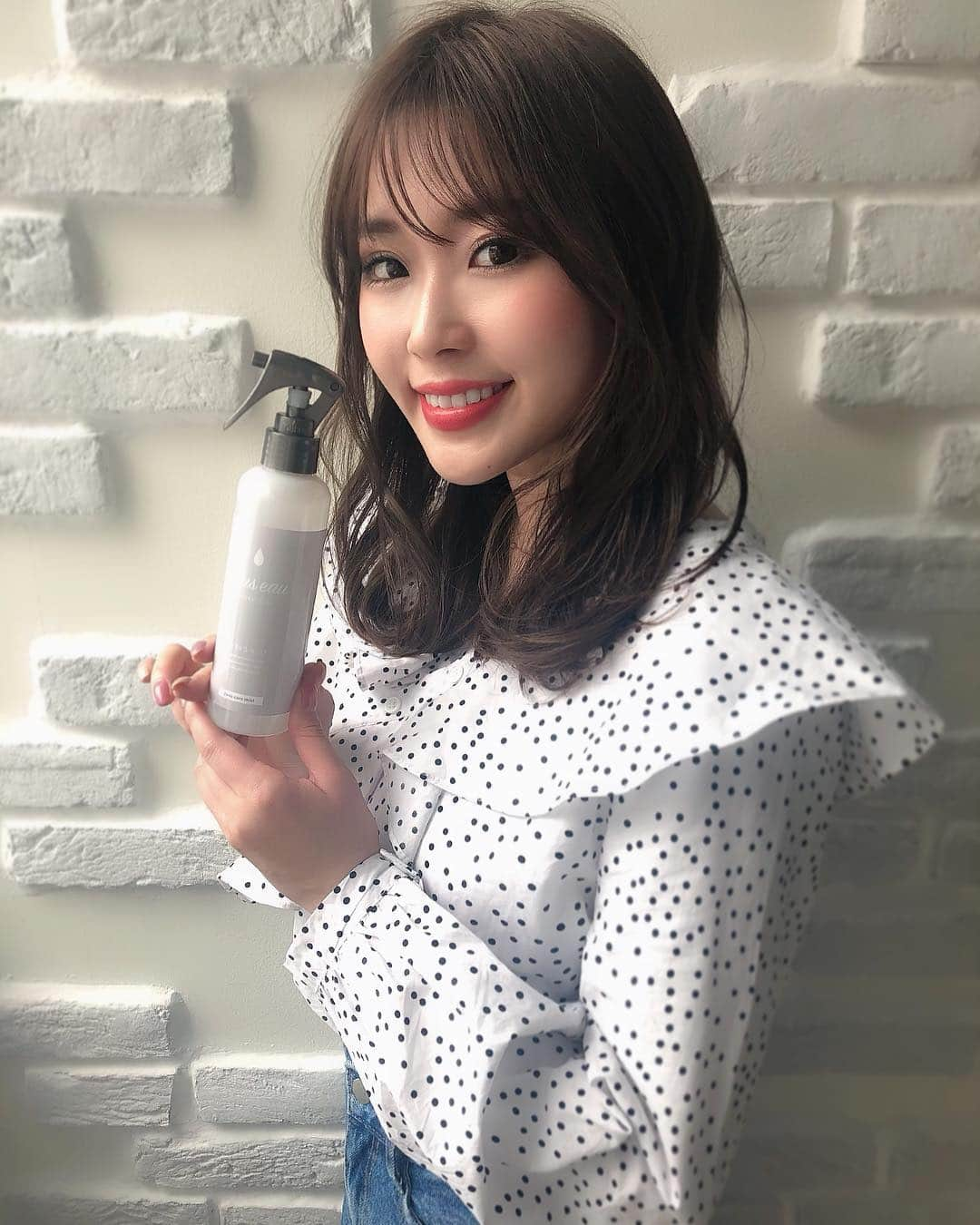 藤川沙弥さんのインスタグラム写真 - (藤川沙弥Instagram)「最近のホームヘアケア✨﻿ トリートメント前に使うと﻿ 浸透が増すという“髪のブースター導入液”を🧴🧺﻿ お風呂上がりのサラサラ感が増すよ！🌟﻿ ﻿ ﻿ ドライ前にも使えるし﻿ ノンシリコンで無香料だから﻿ 他の香りと混ざらずに使える🙆🏻‍♀️﻿ PLAZAで買えるよ♥︎﻿ ﻿ ﻿ #プリュスオー#髪のブースター導入液﻿ #スペシャルケア#ノンシリコン﻿ #셀카#셀피#셀스타그램  @plus_eau」3月25日 21時38分 - s_a_y_a_p_i