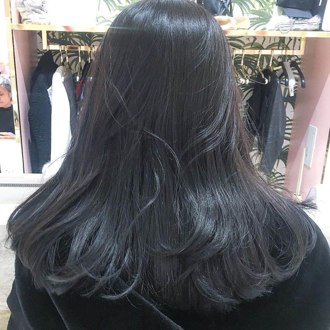 原涼香のインスタグラム：「ㅤㅤㅤㅤㅤㅤㅤㅤㅤㅤㅤㅤㅤ 透けるダークブルーグレー💙 もともと明るかったベース✌🏻 ㅤㅤㅤㅤㅤㅤㅤㅤㅤㅤㅤㅤㅤ」