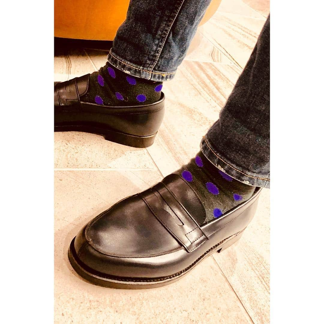 akamasa Kawata ( 川田 行政 ) さんのインスタグラム写真 - (akamasa Kawata ( 川田 行政 ) Instagram)「・ ・ 【loafer】 ・ シンプルなローファーを 求めて早数年。 ・ やっといいのに出会えましたよ。 ・ 欲しいものは 尽きない。 ・ 今回購入したのは #hardrige  #ハードリッジ  1984年フランスにて 創業したシューズブランド「HARDRIGE」。 伝統的なNorwegian製法の 上に新たにGoodyear製法を 取り入れ、 その卓越した技術と ノウハウを用いて  Louis Vuitton John Lobbの 生産に携わる シューズメーカー。 ・ ーーーーーーーーーーーーーーーーーーー ファッションはマインドを 相手に伝えるための武器である。 ・ “マインド” を “外見” という武器に変え、 すべての人が本質を最大限に活かし、 “Happy”になれる社会を目指します。 ・ Happy Styling Project ～あなたの為の専属スタイリスト～ happystyling.wixsite.com/main ・ @takamasakawata @happystylingproject ーーーーーーーーーーーーーーーーーーー #happystylingproject #stylistlife #fashion #fashionphotography #niceguy  #nicemiddle  #beautiful  #party  #ファッション #ファッションスタイリスト #メンズファッション #レディースファッション #コーディネート #大人コーデ #経営者 #起業家 #お洒落さんと繋がりたい」3月25日 21時57分 - takamasakawata