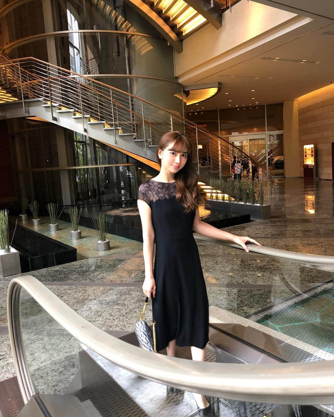 岡部あゆみさんのインスタグラム写真 - (岡部あゆみInstagram)「先日の🍽🌸 #escada#grandhyatt#black#tokyo#ad#エスカーダ#ハートバッグ#ブラックコーデ#グランドハイアット」3月25日 21時52分 - ayumi_okabe