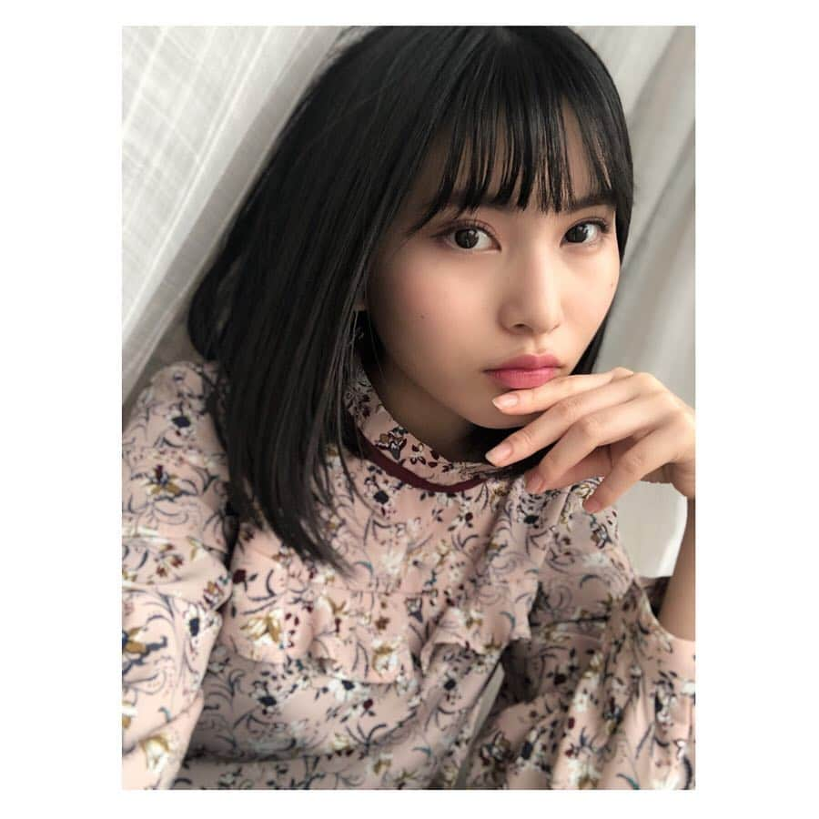 福岡聖菜さんのインスタグラム写真 - (福岡聖菜Instagram)「猫 * * いつかは欲しいなぁと思っていた 猫モチーフの可愛いリップ。 * * @paulandjoe_beaute * ☆リップスティックトリートメント 無色の下地で 塗るとプルプルもちもちになれるー ☆リップスティックスクレドール 無色でラメだけが口につくから 私は春らしくピンクのマットリップの上に 塗ってキラキラかわいく。 動画でキラキラ感伝われ〜 * * #paulandjoe #リップ #猫」3月25日 21時55分 - seina___ff