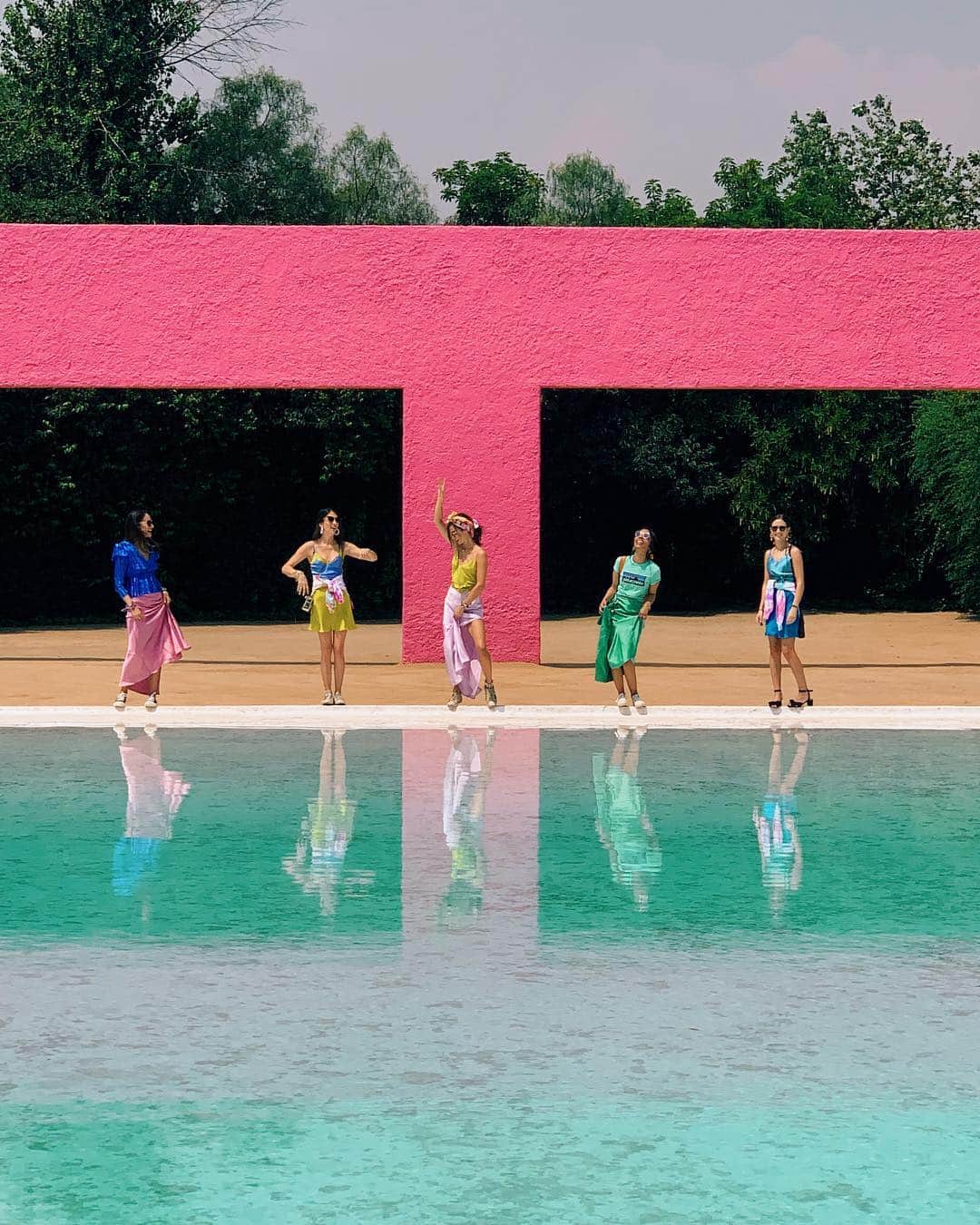 のインスタグラム：「Walking into Monday like 🌈 • @danielleasnyder and her #vivabranielle crew in head-to-toe DANNIJO at Cuadra San Cristobal, México City. Tap to shop our vacation essentials #dannijogirls」