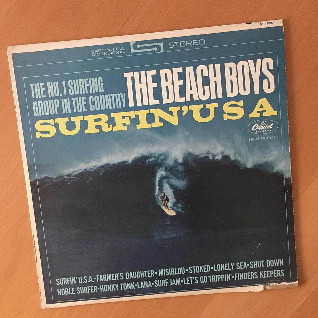 ブライアン・ウィルソンさんのインスタグラム写真 - (ブライアン・ウィルソンInstagram)「56 years ago today, The Beach Boys released their second album, Surfing' U.S.A. The album reached #2 on the Billboard Albums Charts, and the title track reached #3 on the Hot Singles Chart. Brian: "On this album, we had gotten into a fast pace: almost athletic in nature. It was because "Surfin’ USA" was such a smash hit on the radio. It was the big time for us.” #1963 #thebeachboys #surfinusa #lonelysea」3月25日 21時55分 - brianwilsonlive