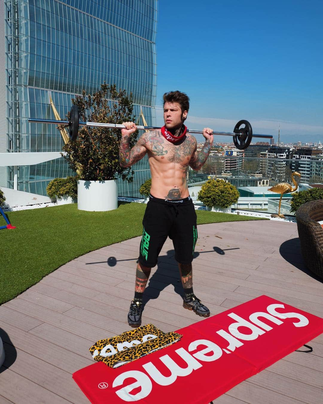 フェデスさんのインスタグラム写真 - (フェデスInstagram)「Matilda personal trainer 😅💪🏻」3月25日 22時00分 - fedez