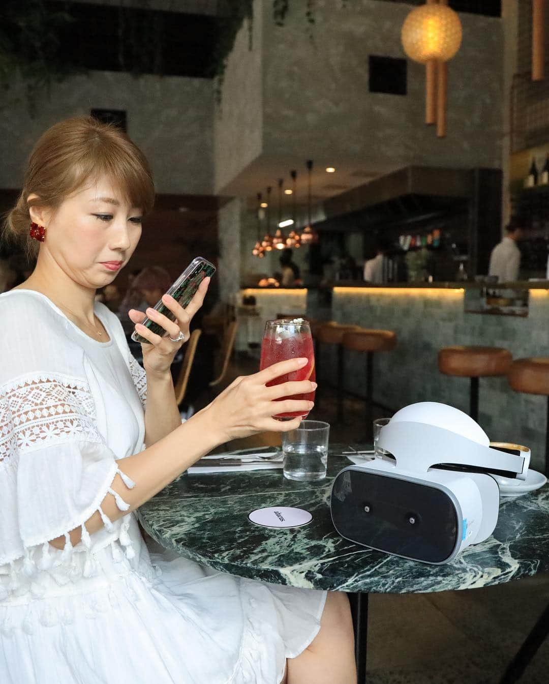 吉田ちかさんのインスタグラム写真 - (吉田ちかInstagram)「Just uploaded another VR180 video! Today I’m going to take you to a trendy restaurant in Melbourne :) The immersive experience should make practicing some of the phrases quite entertaining! ﻿ ﻿ 今日はVRでメルボルンのおしゃれレストランにお連れします💕フレーズをトライしてみるポイントが色々と盛り込まれているので、是非トライしてみてください☆ VRの没入感でよりリアルな感じで会話に挑戦してみてもらえたら嬉しいです😊﻿ ﻿ ちょっと酔いやすいし、画質も一眼レフに比べたらクリアじゃないので、普通の動画の方がいいという意見もありますが😢 普通の動画はこれからも沢山アップしますので、たまにはちょっと変わったものを楽しんでください❤️ VR Weekは明日で最後だ！5日間、あっという間😱﻿ ﻿ #動画で撮ってたフード写真 #イケメン店員さん #話しかけられるときドキッとするかも💓 #巾着に入ってるのはコーヒー用の砂糖 #フード写真を撮る時は基本二重アゴになってる #たるみがやばい #スワイプ #やだー(／o\)」3月25日 22時05分 - bilingirl_chika