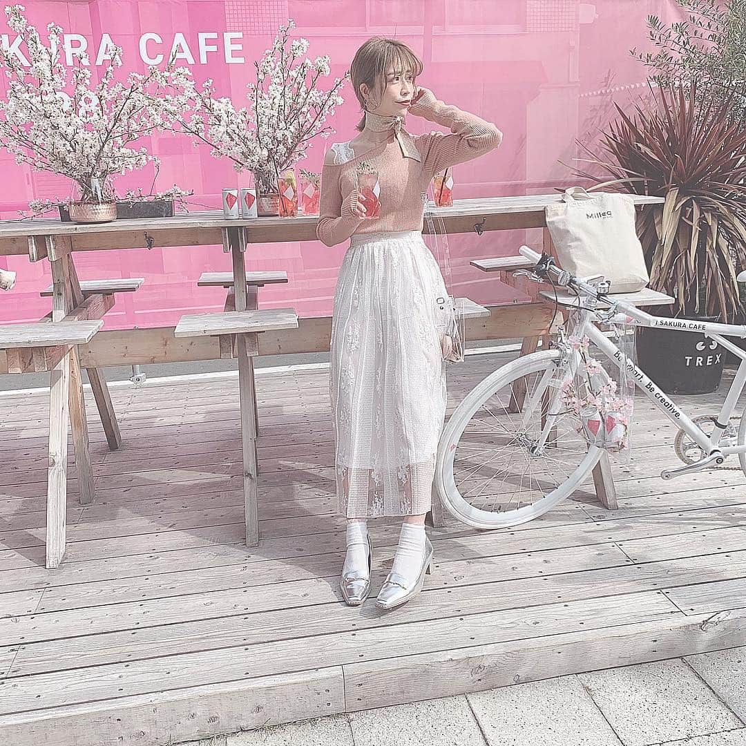 のインスタグラム：「🌸⠀ ⠀ 明日3/26から3日間限定で虎ノ門にオープンする RIZIN CAFEプレオープンへ𓍯⠀ ⠀ 桜がいっぱいのカフェで、 ランチメニューも桜尽くし😻🌸 ドリンクもピンクで可愛い💕 明日から三日間の開催なので気を付けてね𓅮⠀ ⠀ #RAIZINSAKURA#RAIZINSAKURACAFE#pr#お花見#エア花#도쿄여행#도쿄카페」