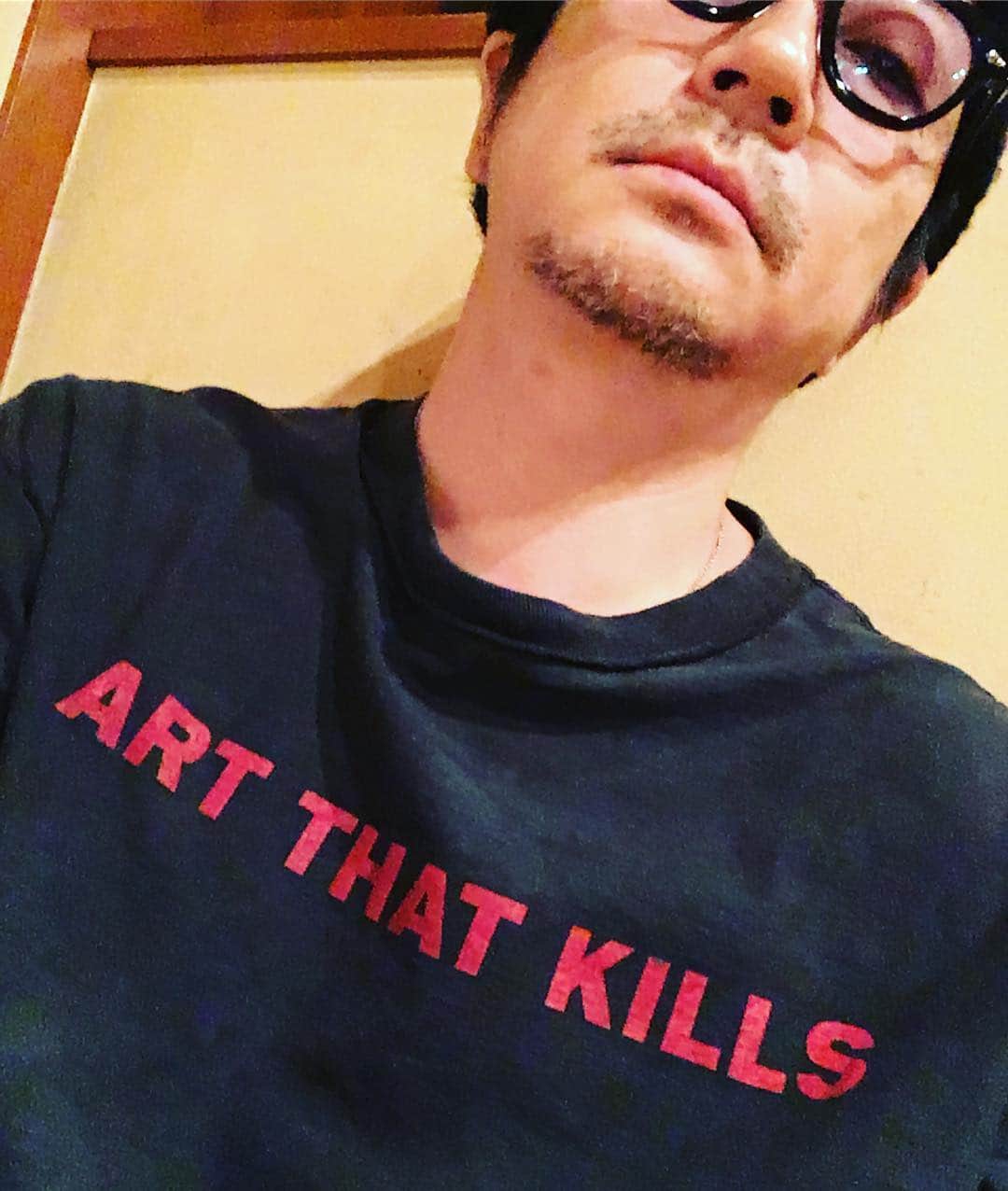 月に吠える。さんのインスタグラム写真 - (月に吠える。Instagram)「きまぐれジョニー と かっこいいTシャツを 手に入れたのだ。 #jhonnythunders#artthatkills#grandgallery」3月25日 22時09分 - tsukinihoeru.6960.naoomori