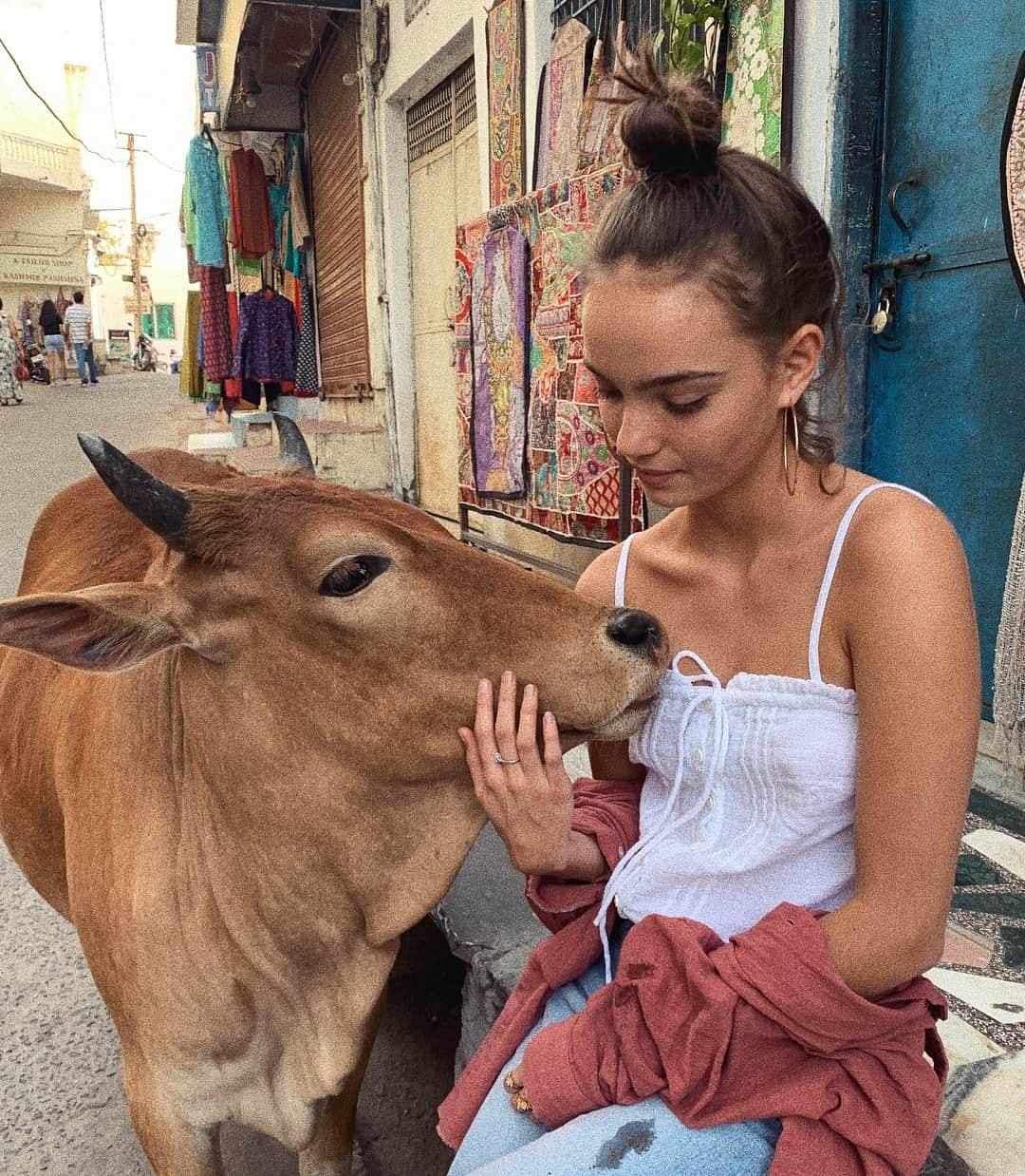 Inka Williamsさんのインスタグラム写真 - (Inka WilliamsInstagram)「💛 Udaipur.... 💛 • Ending this India trip with a 14 hour bus ride to Delhi before we head home! What I’m most excited about getting to Bali is developing ALL OF OUR FILM 😍😍😍 there is nothing that can tell a better story than a film photo ❤️」3月25日 22時23分 - inkawilliams