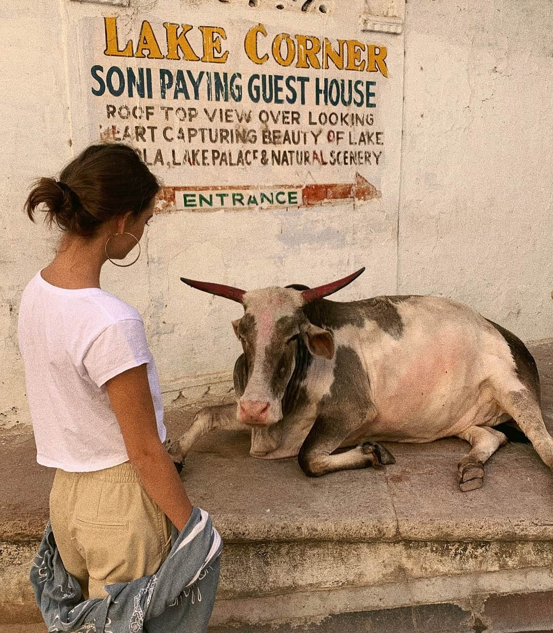 Inka Williamsさんのインスタグラム写真 - (Inka WilliamsInstagram)「💛 Udaipur.... 💛 • Ending this India trip with a 14 hour bus ride to Delhi before we head home! What I’m most excited about getting to Bali is developing ALL OF OUR FILM 😍😍😍 there is nothing that can tell a better story than a film photo ❤️」3月25日 22時23分 - inkawilliams