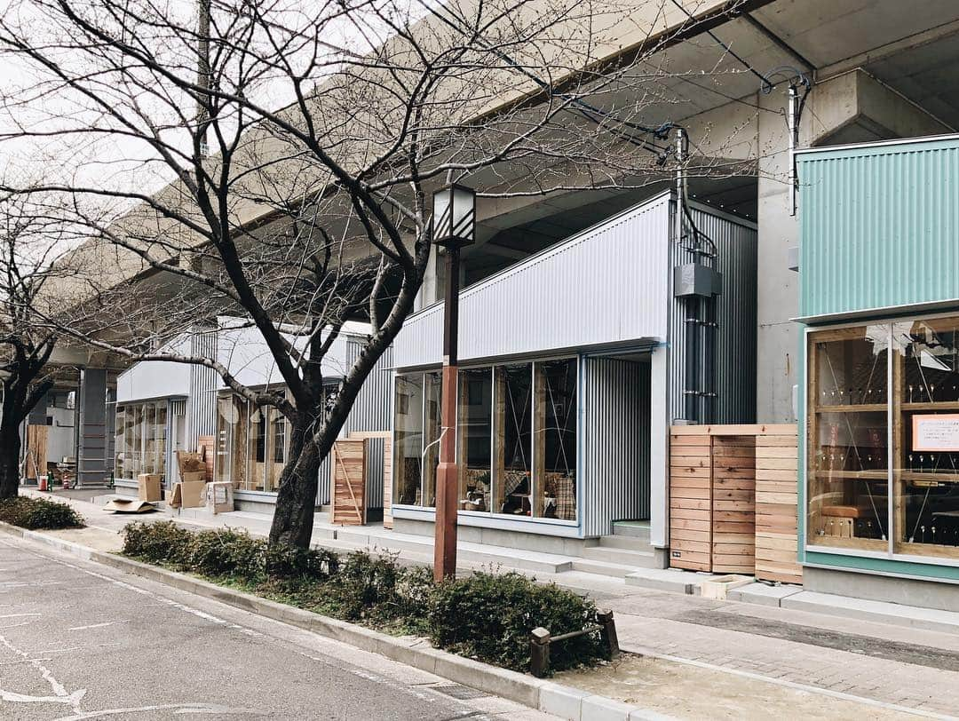 EIGHT DESIGNさんのインスタグラム写真 - (EIGHT DESIGNInstagram)「尼ヶ坂駅高架下、SAKUMACHI商店街はオープン準備が佳境です。 3/29オープン。きっと桜並木も見頃かな。 3/29〜31はオープニングキャンペーンを開催するので、いろいろおまけがもらえますよ◎ https://eightdesign.jp/shop/designnow/sakumachi/ ーーー #SAKUMACHI商店街 #ohagi3 #名鉄瀬戸線 #高架下 #高架下カフェ  #尼ヶ坂 #尼ヶ坂カフェ #店舗デザイン #カフェ #名古屋カフェ  #eightdesign #エイトデザイン ##interior #lifestyle #家具 #インテリア  #ライフスタイル #renovation #リノベーション #鶴舞 #名古屋」3月25日 22時27分 - eightdesign