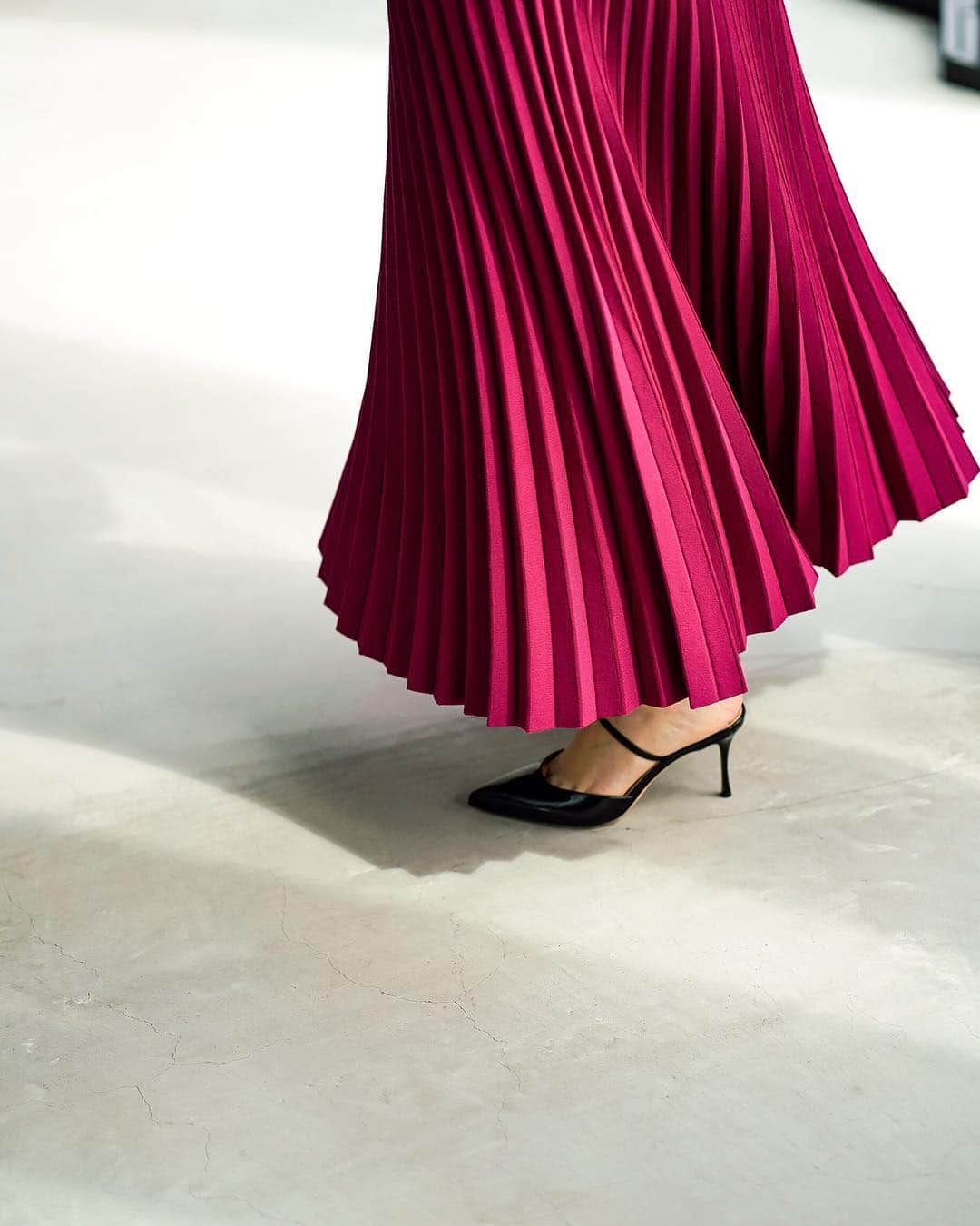 VERMEIL par ienaさんのインスタグラム写真 - (VERMEIL par ienaInstagram)「『大胆に色で遊ぶ。プリーツスカートも、ニット素材が新鮮。』 ﻿﻿﻿﻿﻿﻿﻿﻿﻿﻿﻿﻿﻿﻿﻿﻿﻿﻿﻿﻿﻿﻿﻿﻿﻿﻿﻿﻿﻿﻿﻿﻿﻿﻿﻿﻿﻿﻿﻿﻿﻿ ﻿﻿﻿﻿﻿﻿﻿﻿﻿﻿﻿﻿﻿﻿﻿﻿﻿﻿﻿﻿﻿﻿﻿﻿﻿﻿﻿﻿﻿﻿﻿﻿﻿﻿﻿﻿ ﻿﻿﻿﻿﻿﻿﻿﻿ ﻿ ﻿ ﻿﻿ Blouse: 32,000yen+tax / LUNE @lunetokyo  Skirt: 26,000yen+tax / VERMEIL par iena﻿﻿﻿﻿﻿﻿﻿﻿ Shoes: 73,000yen+tax / Sergio Rossi﻿ ﻿﻿﻿﻿ @sergiorossi  ㅤㅤㅤㅤㅤㅤㅤㅤㅤㅤㅤㅤ﻿﻿﻿﻿﻿﻿﻿﻿﻿ ㅤㅤㅤㅤ﻿ㅤㅤㅤㅤㅤㅤㅤㅤㅤ﻿﻿﻿﻿﻿﻿﻿﻿﻿﻿﻿﻿﻿﻿﻿﻿﻿﻿﻿﻿﻿﻿﻿﻿﻿﻿﻿﻿﻿﻿﻿﻿﻿﻿﻿﻿ #vermeilpariena #iena ﻿﻿﻿﻿﻿﻿﻿﻿﻿﻿﻿﻿﻿﻿﻿﻿﻿﻿﻿﻿﻿﻿﻿﻿﻿﻿﻿﻿﻿﻿﻿﻿﻿﻿﻿﻿﻿﻿﻿﻿﻿ #2019ss #newin﻿﻿﻿﻿ ﻿﻿﻿﻿﻿﻿ #ヴェルメイユパーイエナ #イエナ ﻿﻿﻿﻿﻿﻿﻿﻿﻿﻿﻿﻿﻿﻿﻿﻿﻿﻿﻿﻿﻿﻿﻿﻿﻿﻿﻿﻿﻿﻿﻿﻿﻿﻿﻿﻿﻿﻿﻿﻿ #カラースカート #ニットスカート﻿ #新入荷﻿ ﻿﻿#プリーツスカート﻿ ﻿﻿﻿﻿」3月25日 22時24分 - vermeilpariena