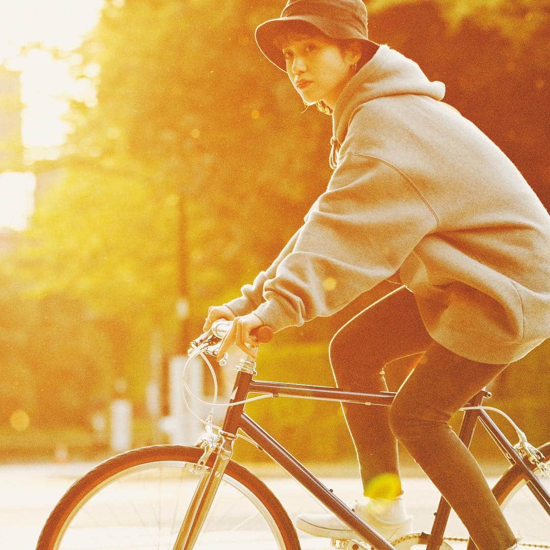 RITEWAY -Official Instagram-さんのインスタグラム写真 - (RITEWAY -Official Instagram-Instagram)「STYLES ~それぞれの生活にあった乗り方で~⠀ ——————————⠀ . ⠀ 「スタイルス」はデザインの様式・型を意味する「スタイリング」が名前の由来。⠀ .⠀ クラシックなレザーグリップとサドルで1960年代のフランスのビンテージバイクをイメージ。⠀ .⠀ 2段で絞り加工を施したダブルバテッドクロモリフレームは軽量でしなやか、高い反応性。⠀ .⠀ ヒストリックなデザインで10年、20年と長く付き合うほどに愛着が沸く1台に仕上げました。⠀ .⠀ ——————————⠀ #styles #スタイルス⠀ #riteway #bicycle #lifestyle⠀ #fashion#urbanbike⠀ ——————————⠀ #ライトウェイ #自転車 #自転車通勤#自転車通学⠀ #自転車女子#bicyclegirl#travel#urban#outdoor#アウトドア #citybike #ロードバイク #cyclinglife #自転車のある風景 #サイクリング#クロスバイク#ポタリング⠀ ——————————⠀ #Велосипед#自行车#एक साइकिल#bicicleta#velo」3月25日 22時16分 - riteway_bike