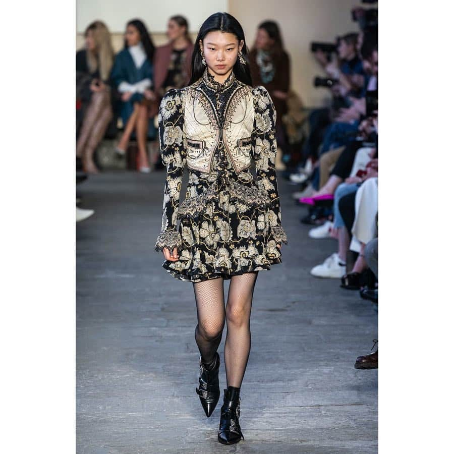 ペ・ユニョンさんのインスタグラム写真 - (ペ・ユニョンInstagram)「Milan fashion week 19FW 🧚🏻‍♂️ Thank you for having me everyone! #MFW #19FW  #yoon #bae #yoonyoungbae #koreanmodel」3月25日 22時22分 - mulan_bae