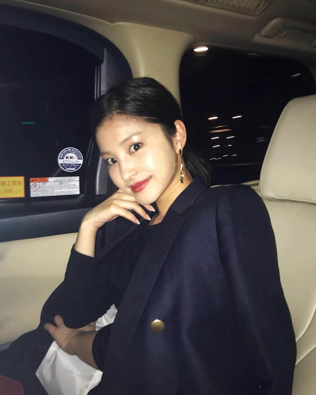 明松美玖さんのインスタグラム写真 - (明松美玖Instagram)「、 あの日を思い出したタキシィ🖤🚕 ． ． ． 今宵も @ilikai_minamisenba  にて極上のリラックス アンドむくみ解消💋💋💋 ． 来週は @kireimo_official やし、準備整えてくよ🌴」3月25日 22時24分 - shashishu_daily