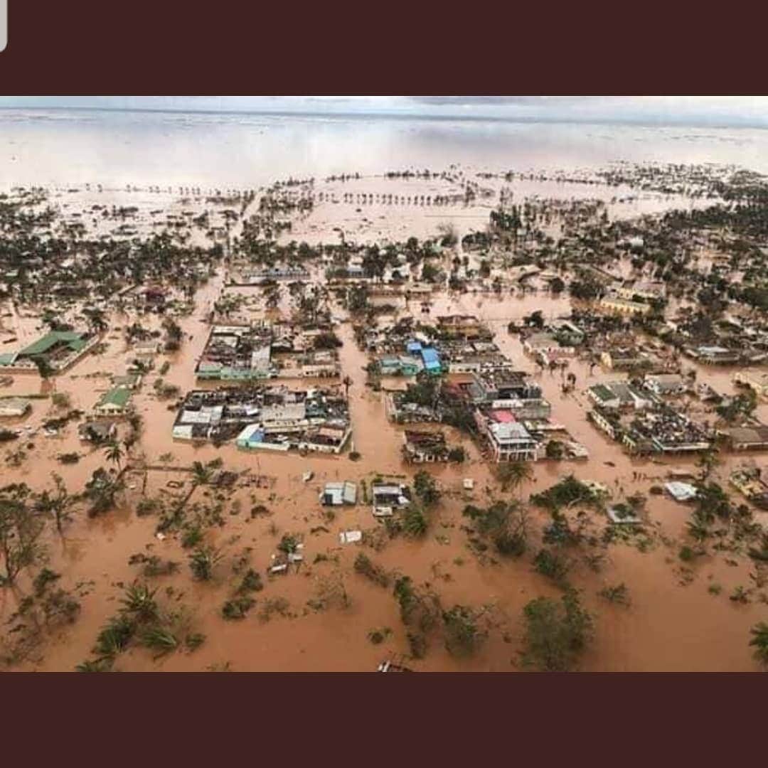 Fuse ODGさんのインスタグラム写真 - (Fuse ODGInstagram)「My people in Mozambique are experiencing a horrible situation right now, death toll could reach 1000 and a lot more lives at risk but I haven't seen many people put up anything as they would France, UK, USA etc. God Protect our innocent motherland. Looking into how we can all help and contribute with more than prayers #HelpMozambique #PrayForMozambique」3月25日 22時27分 - fuseodg