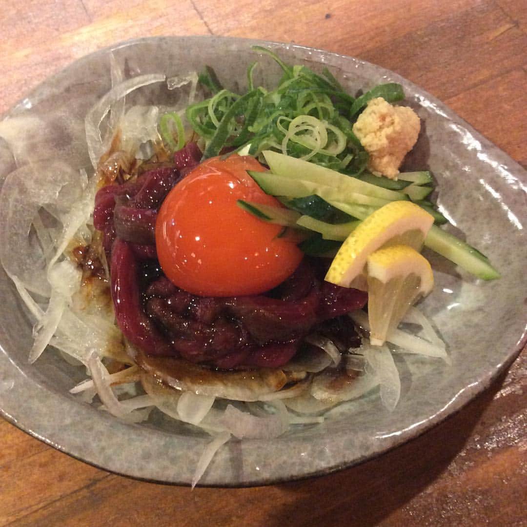 九州うまか 新大阪のインスタグラム：「こんばんは😃 九州うまか新大阪店です！！ 本日ご紹介させて頂くのは"さくらユッケ"になります。 熊本より直送で徹底した衛生管理だからこそ味わえる極上の味。卵黄を絡めてお召し上がり下さい。 ぜひご賞味下さい😆 #うまか#新大阪#馬肉#ユッケ#ご来店お待ちしております」