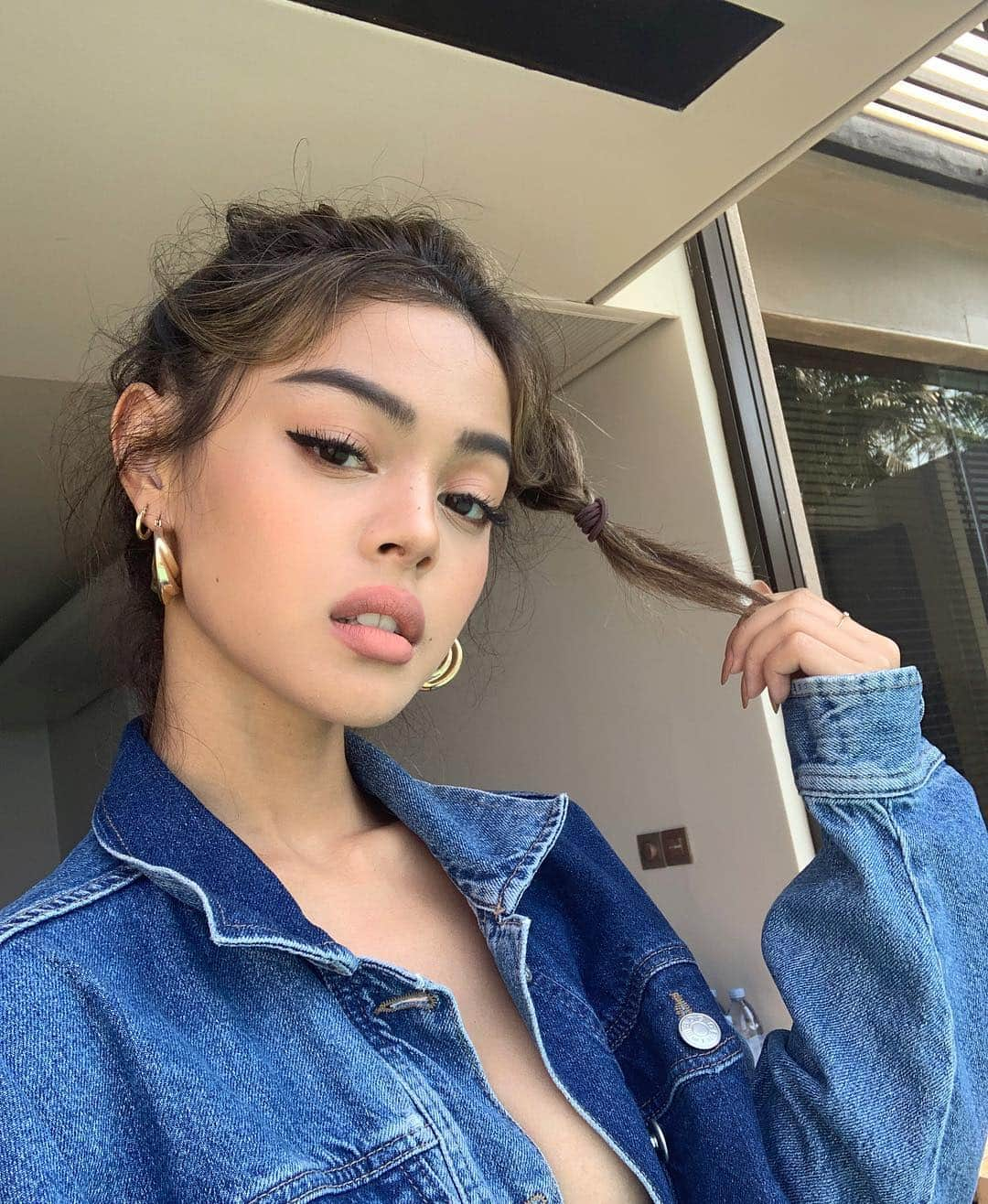 リリーマイマックさんのインスタグラム写真 - (リリーマイマックInstagram)「Yasmin @lilacbylily 👄 my baby hair has been out of control lately 👶🏻」3月25日 22時36分 - lilymaymac