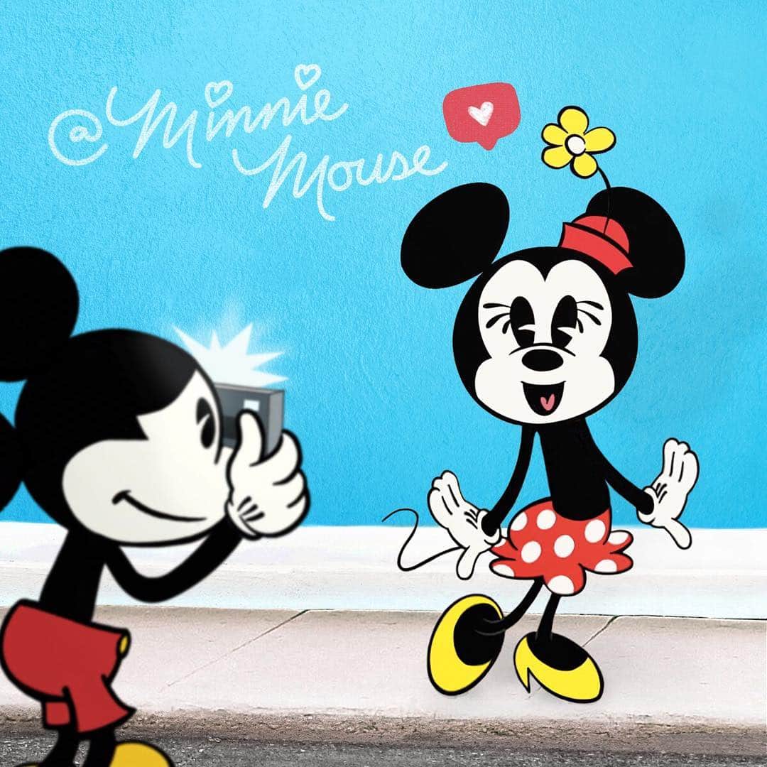 ミッキーマウスさんのインスタグラム写真 - (ミッキーマウスInstagram)「Trying to get the perfect profile pic like... 📸💕 @MinnieMouse is now on Instagram and she’s taking over Mickey’s IG Story — check it out!」3月25日 22時49分 - mickeymouse