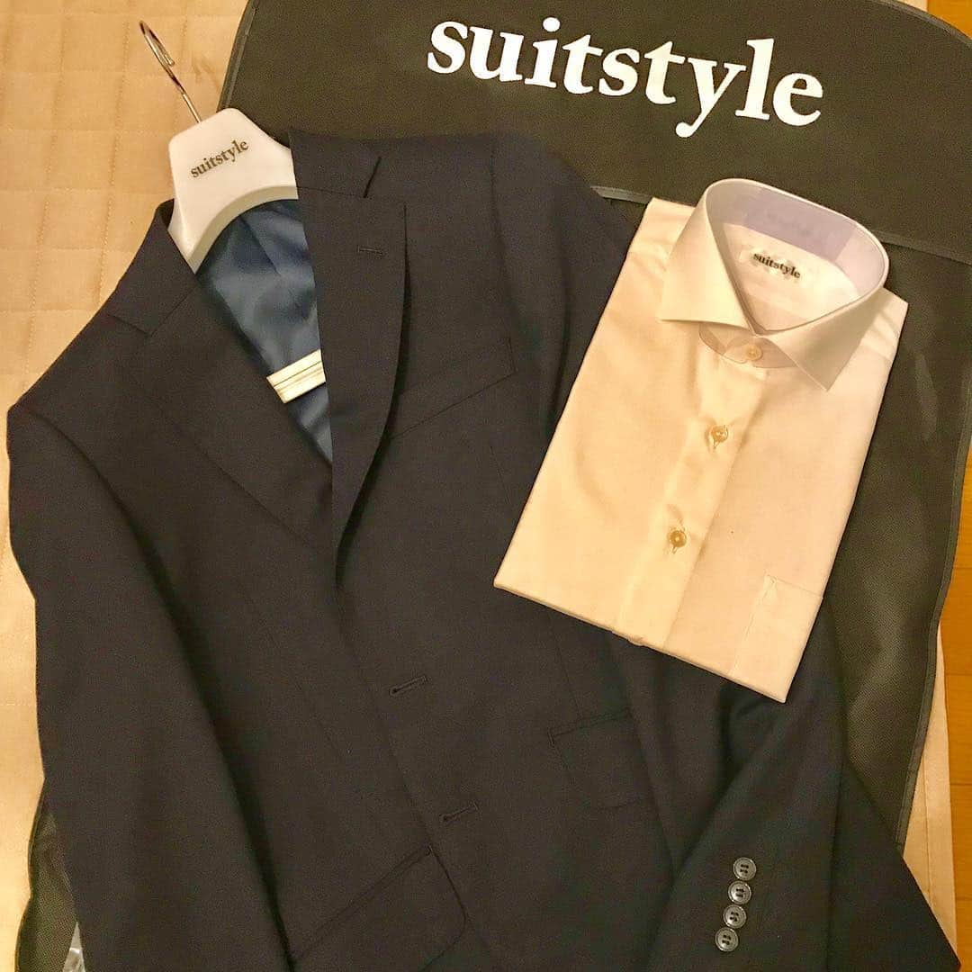 藤川朋樹さんのインスタグラム写真 - (藤川朋樹Instagram)「Suitstyle🕺🏻 オーダーメイドスーツ✨大阪体育大学の先輩につくってもらいました。肩幅が広く手が長い僕でもバシッと決まります🔥色んなところにこだわりを入れさせたもらったので愛着がスンゴいです😊🙏 #suitstyle #suit #mode #ordersuit  興味ある方DM下さい😉」3月25日 22時44分 - fujiemon10