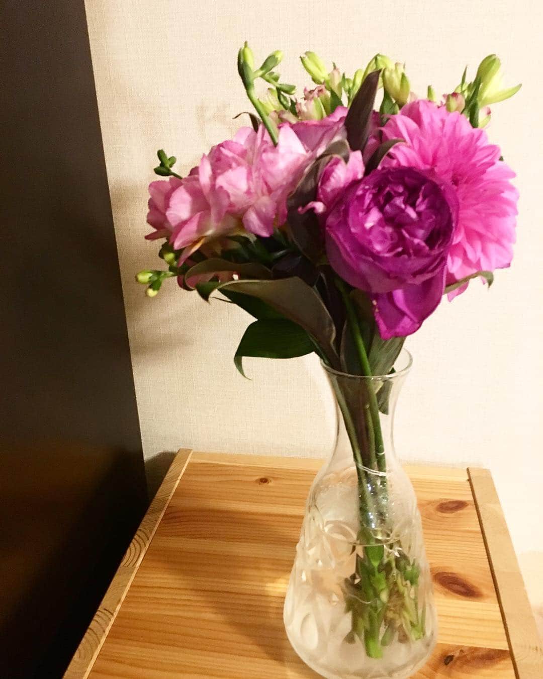 矢井田瞳さんのインスタグラム写真 - (矢井田瞳Instagram)「家に生花があるとすごく良い😆✨✨」3月25日 22時45分 - hitomi_yaida