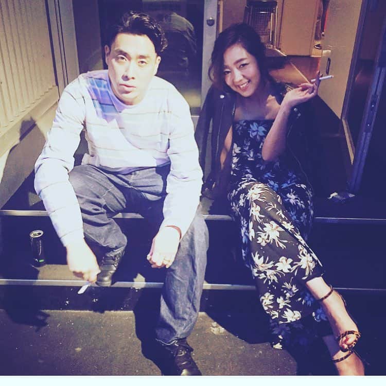 LiLyさんのインスタグラム写真 - (LiLyInstagram)「日本の hiphop史に 残る1日に...。 4年目突入 心臓に悪いくらいの刺激... #フリースタイルダンジョン 心底、感動致しました.......。 本番前、 年々色気が増す エローン氏と✨  #mywork #hiphop  #lilylilylilycom」3月25日 22時47分 - lilylilylilycom