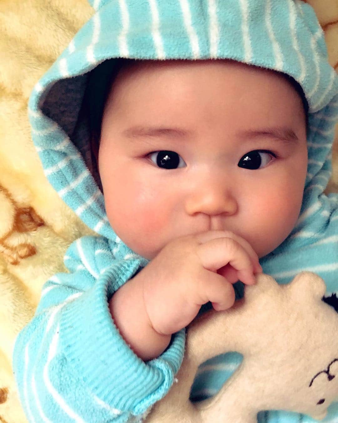 楠見藍子さんのインスタグラム写真 - (楠見藍子Instagram)「‪かわいいって毎日100万回言ってる。‬ ‪#息子 #次男 #赤ちゃん #男の子ベビー #3ヶ月 #ママ #親バカ ‬」3月25日 22時57分 - minnie_aiko